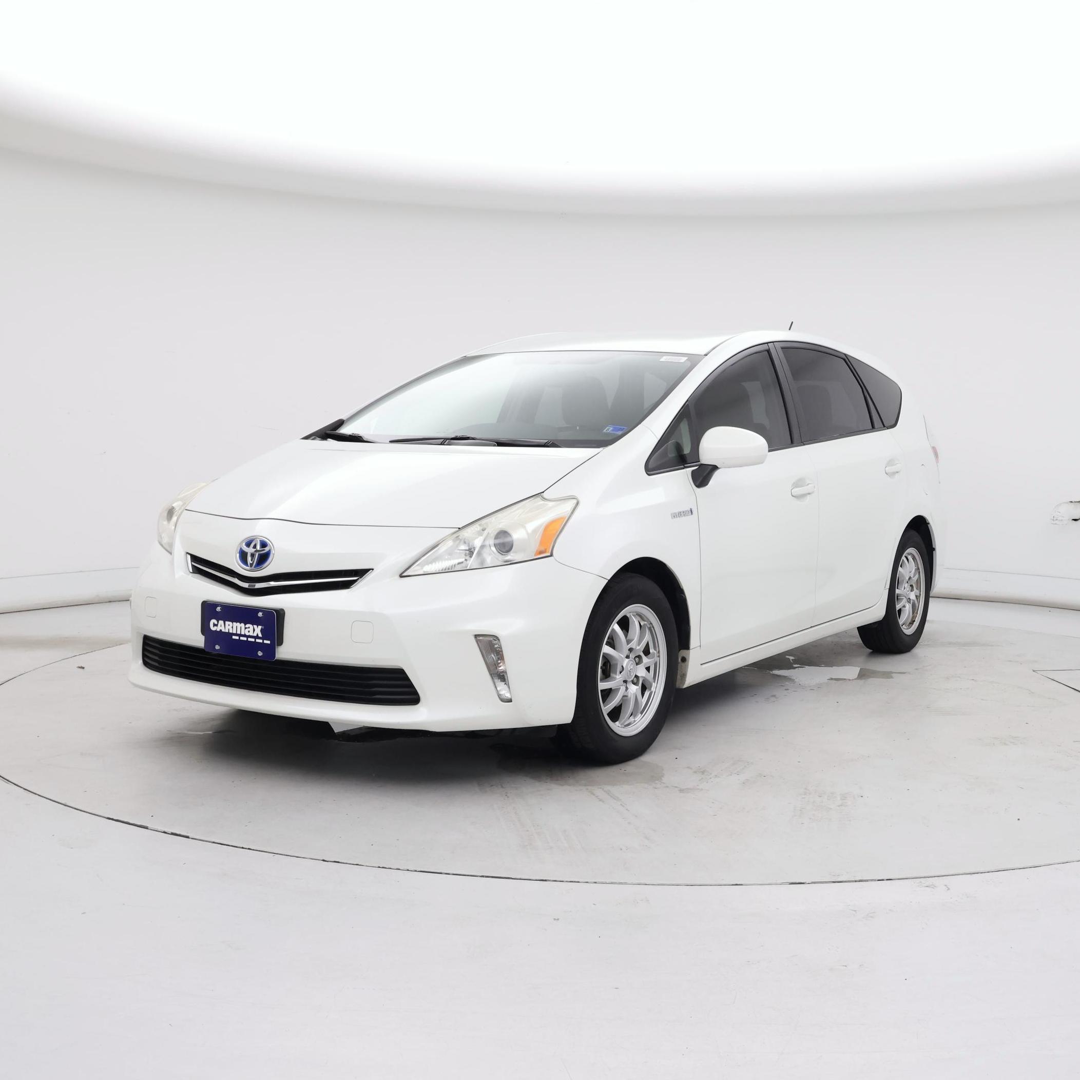 Thumbnail: 2014 Toyota Prius v - 4