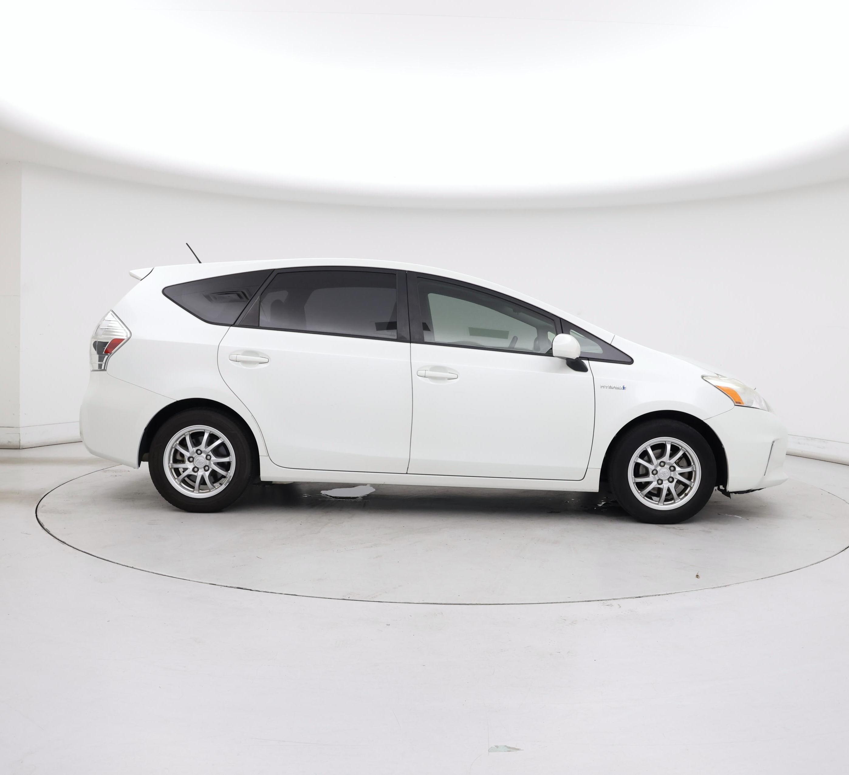 Thumbnail: 2014 Toyota Prius v - 7