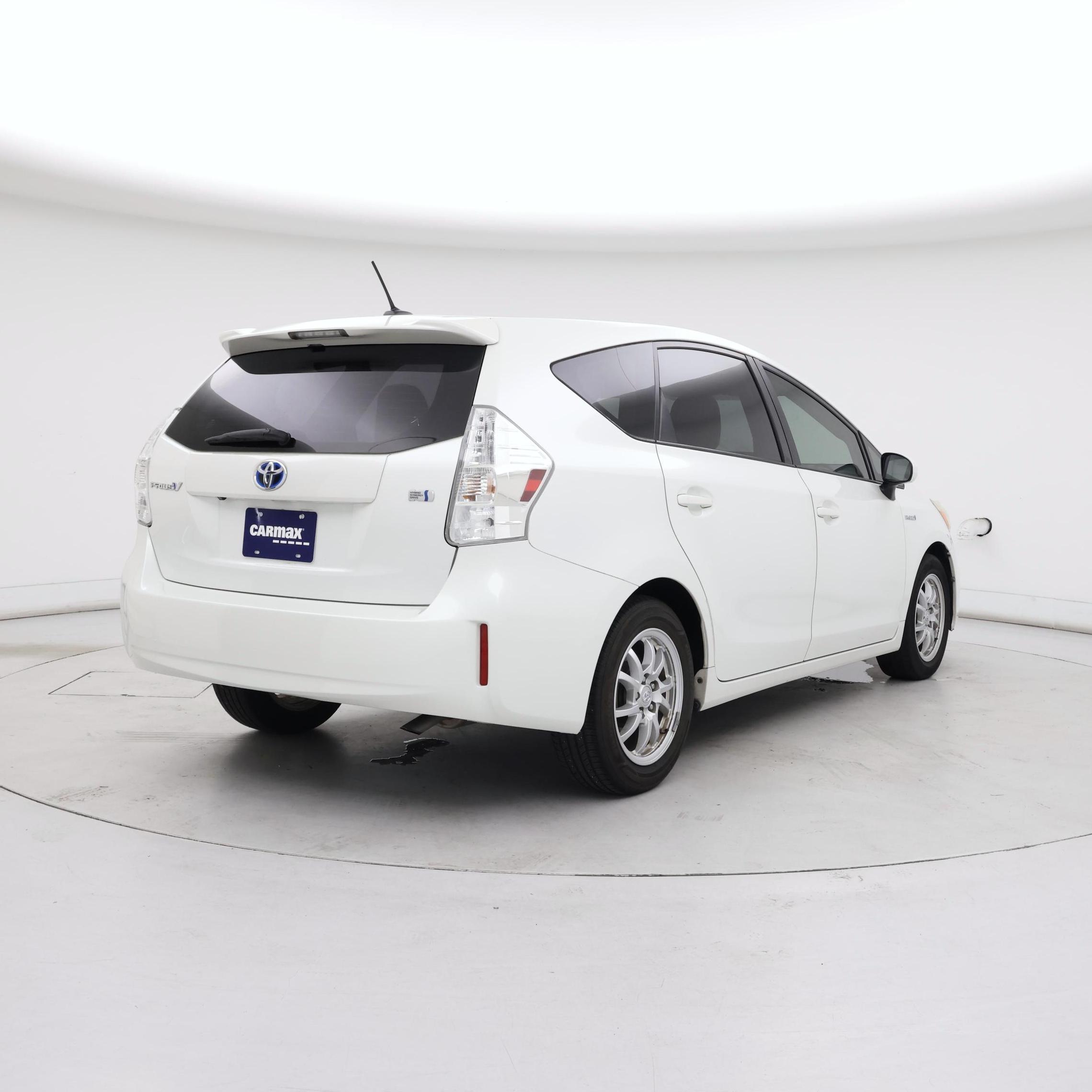 Thumbnail: 2014 Toyota Prius v - 8