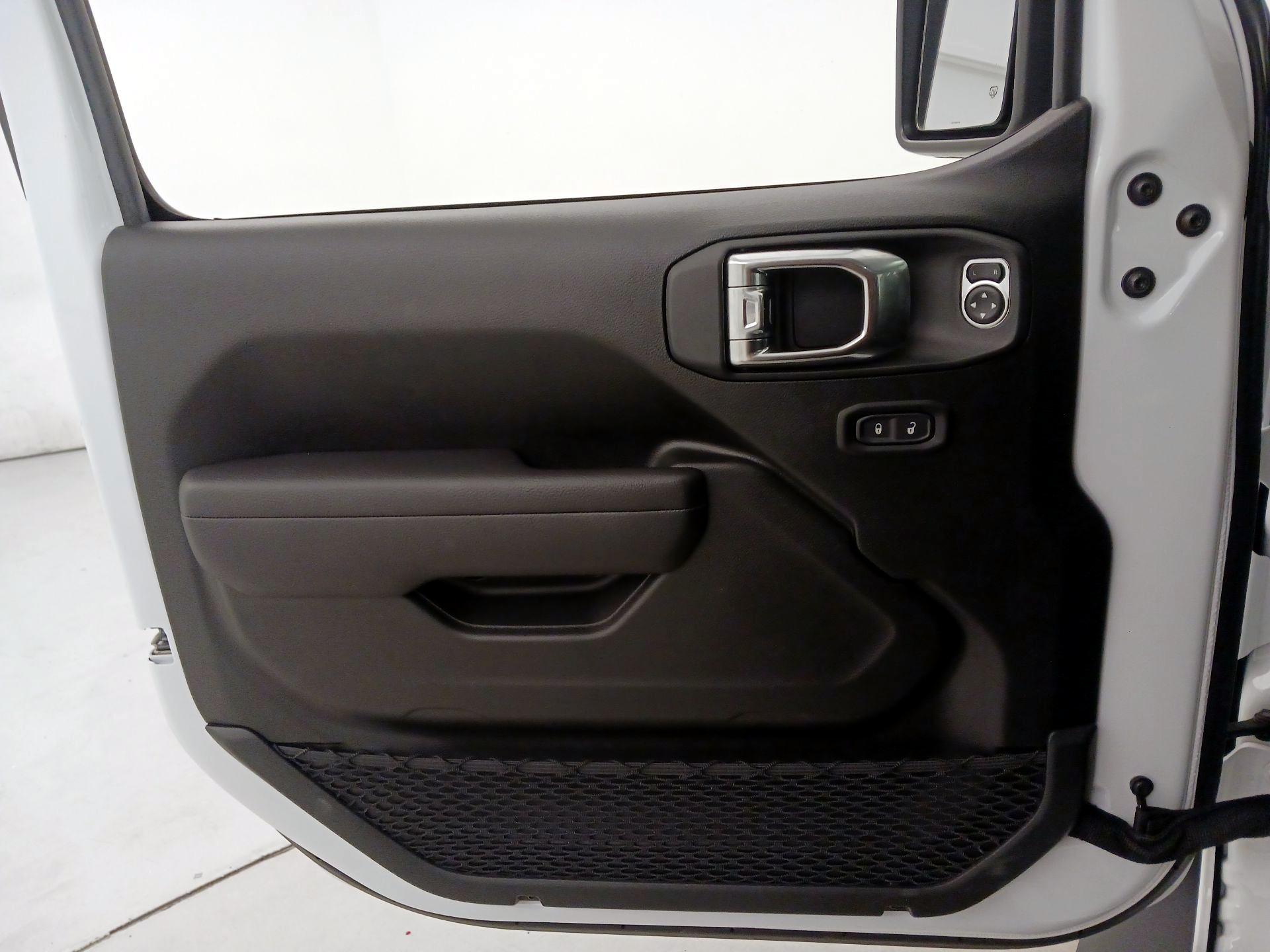 Thumbnail: 2025 Jeep Gladiator - 12