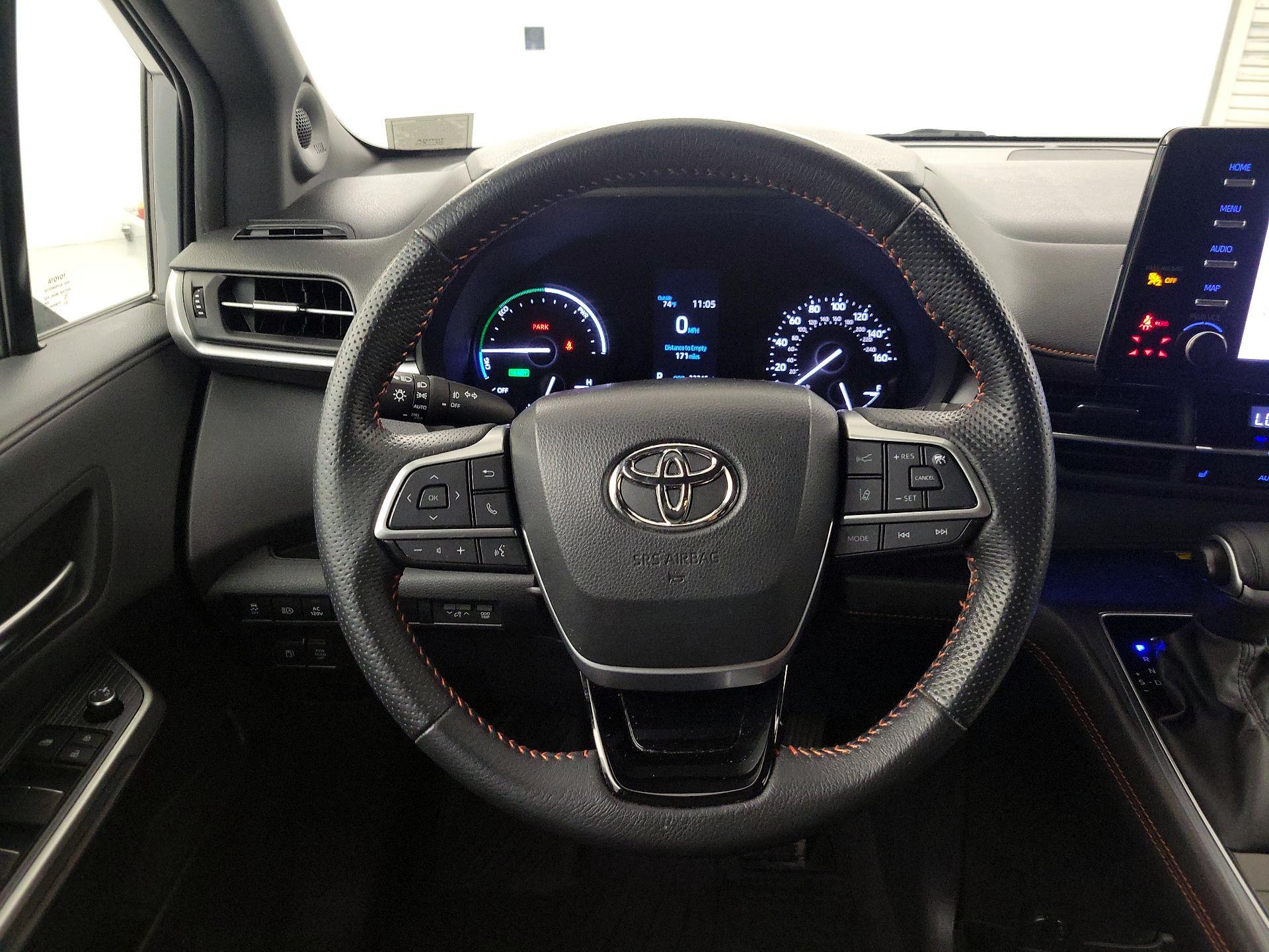 Thumbnail: 2023 Toyota Sienna - 10