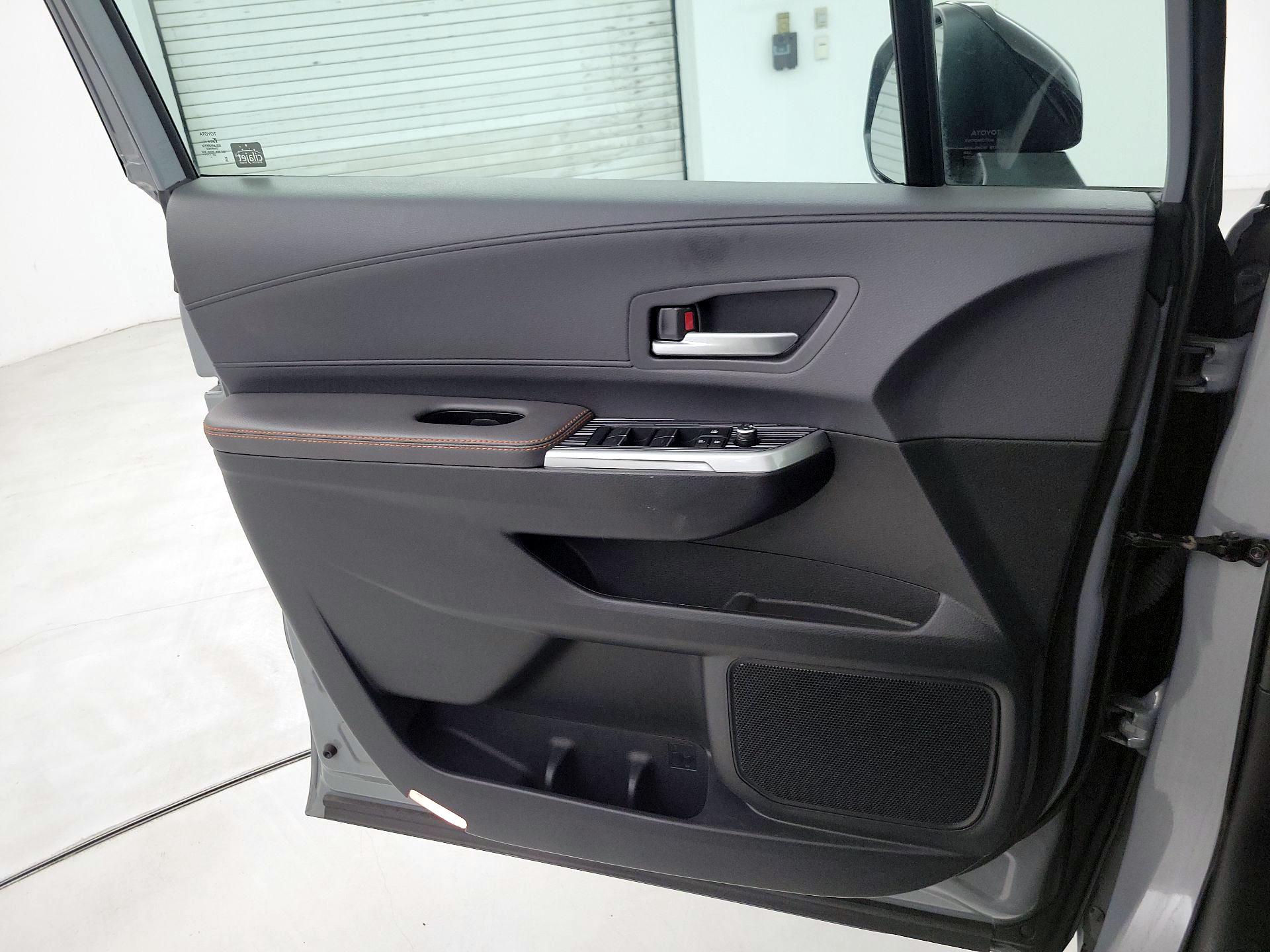 Thumbnail: 2023 Toyota Sienna - 12