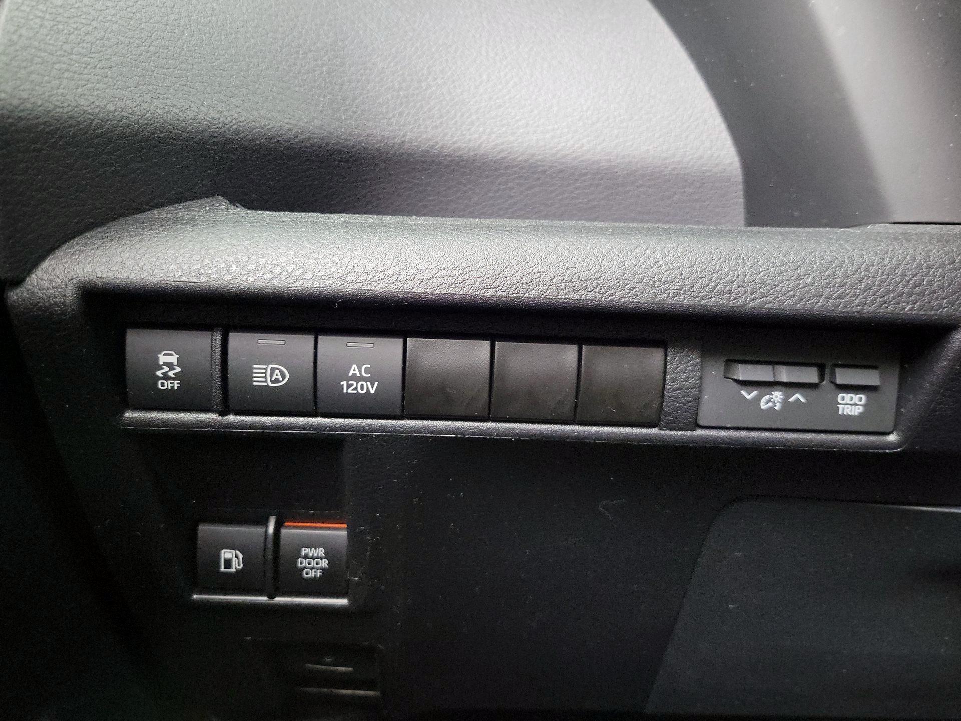 Thumbnail: 2023 Toyota Sienna - 13