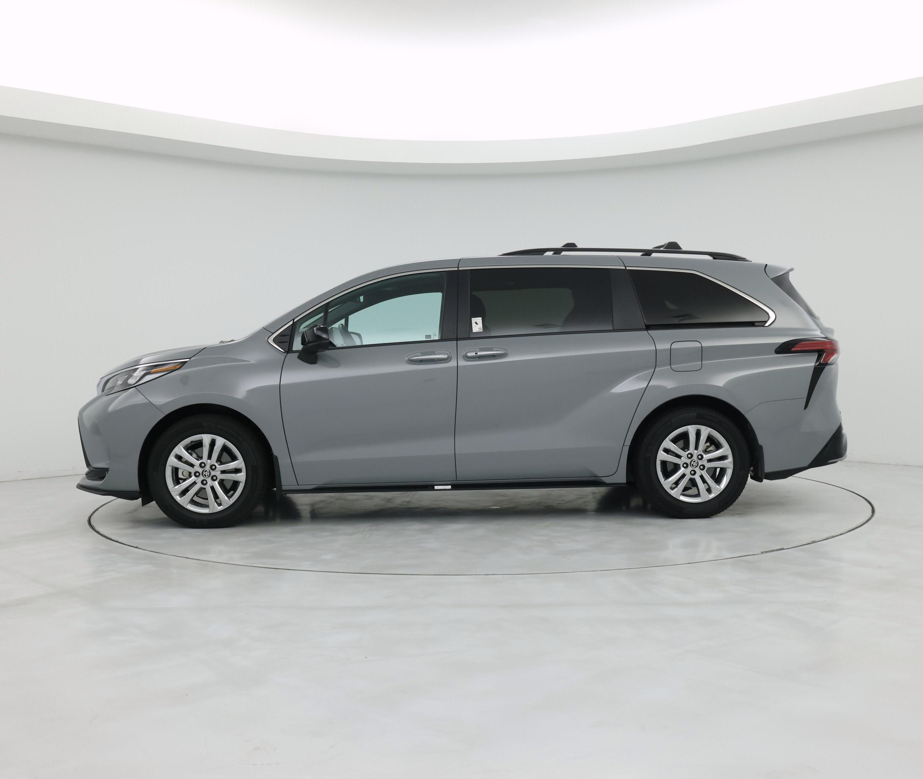 Thumbnail: 2023 Toyota Sienna - 3