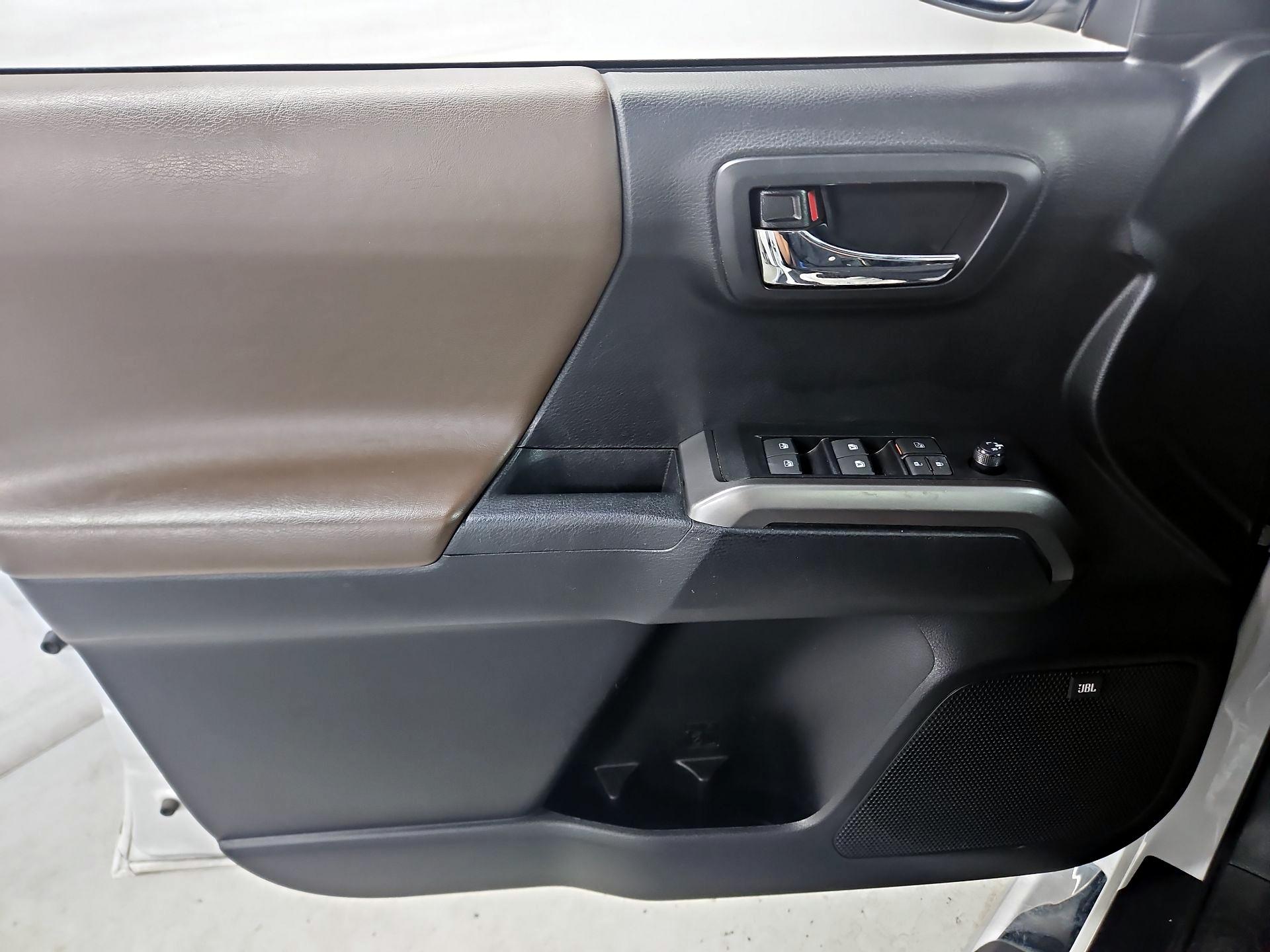 Thumbnail: 2020 Toyota Tacoma - 12
