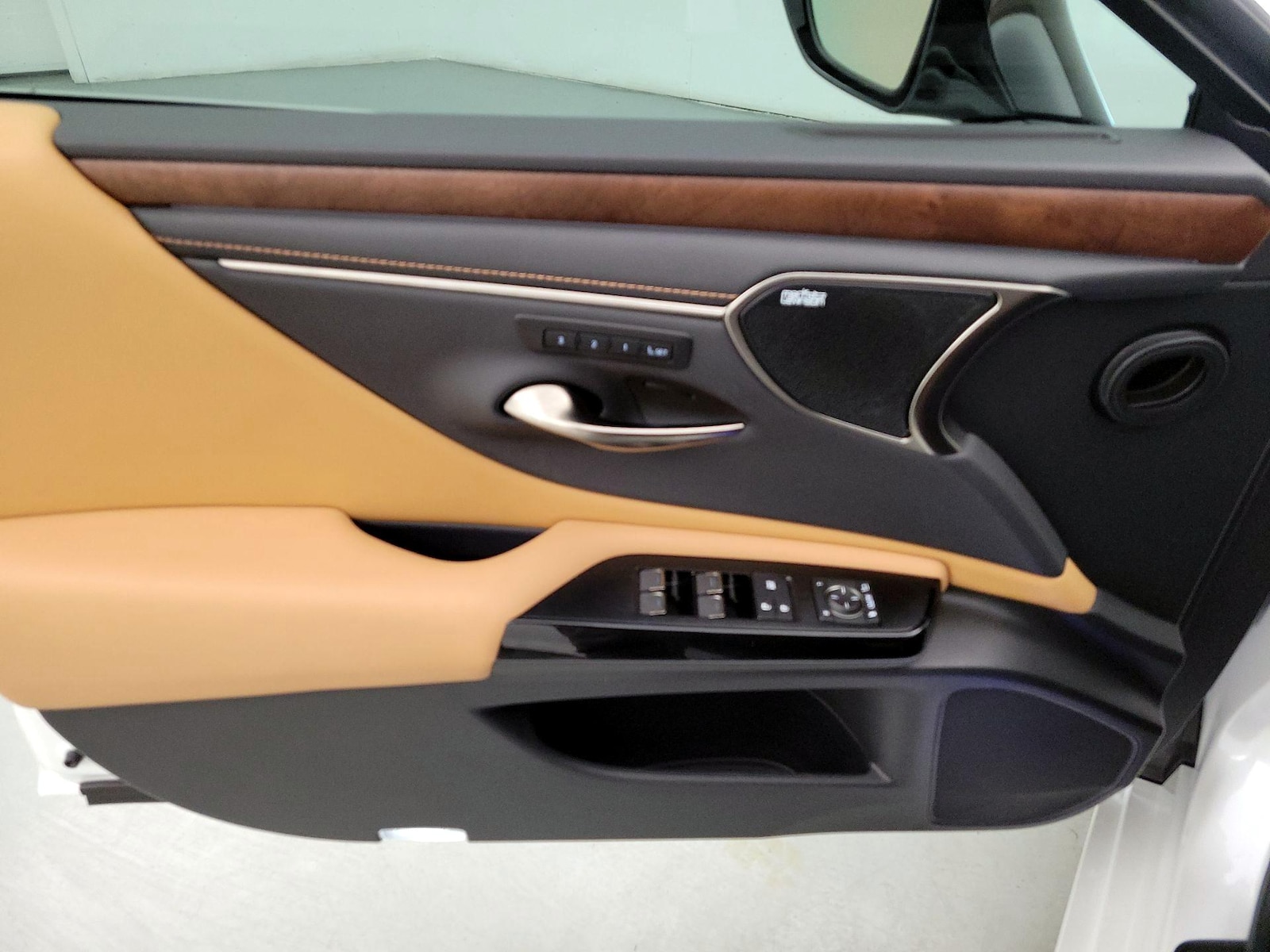 2025 Lexus ES Hybrid 300h Luxury - Photo 13