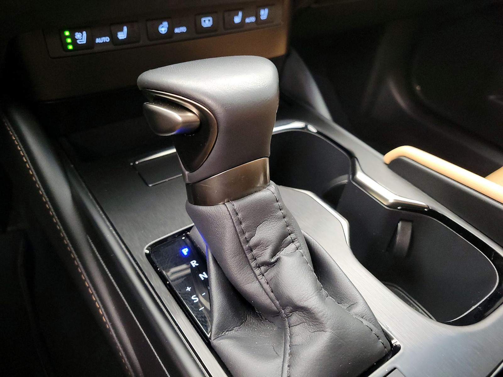 2025 Lexus ES Hybrid 300h Luxury - Photo 18