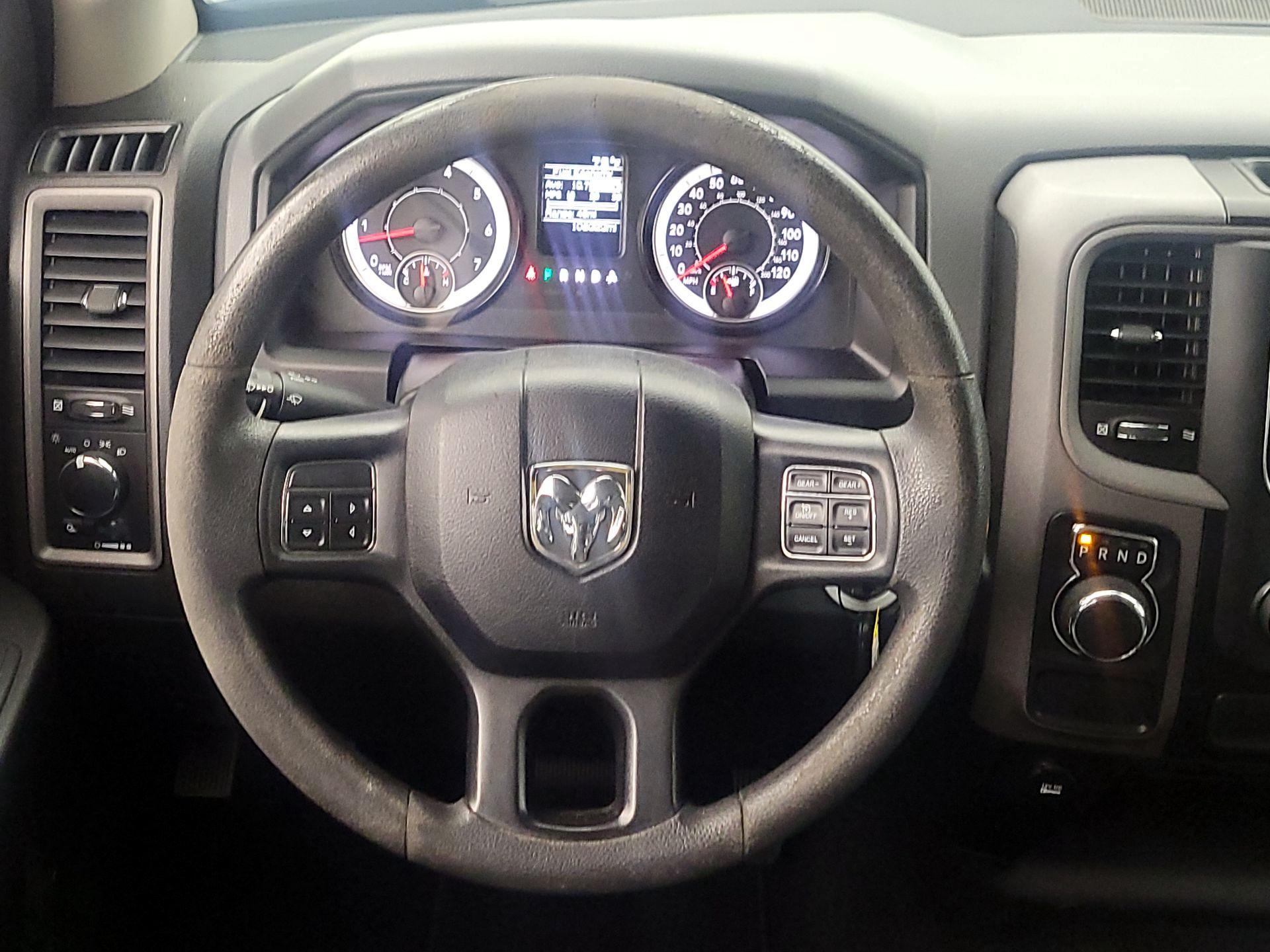 Thumbnail: 2020 RAM 1500 Classic - 10