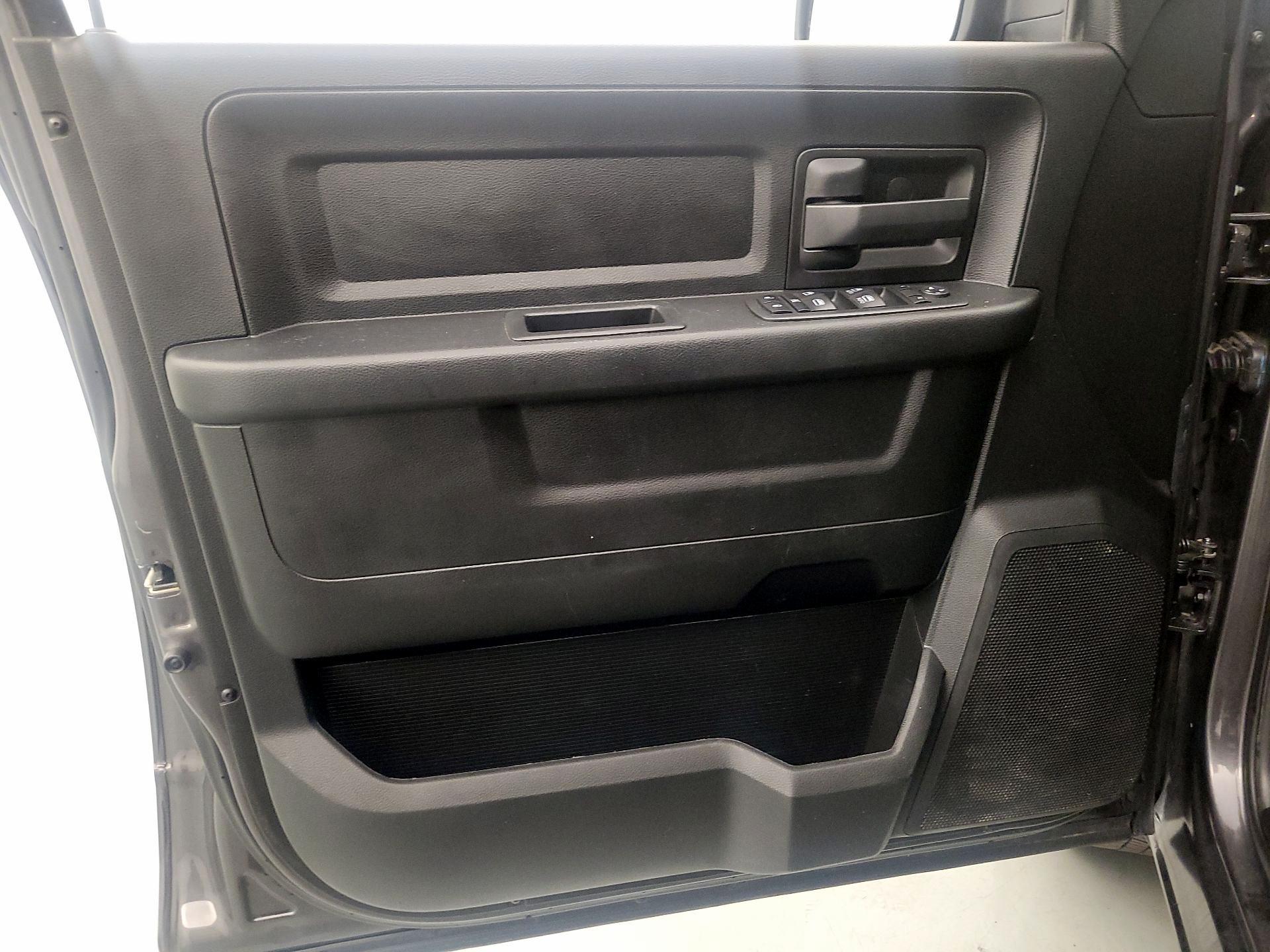 Thumbnail: 2020 RAM 1500 Classic - 12