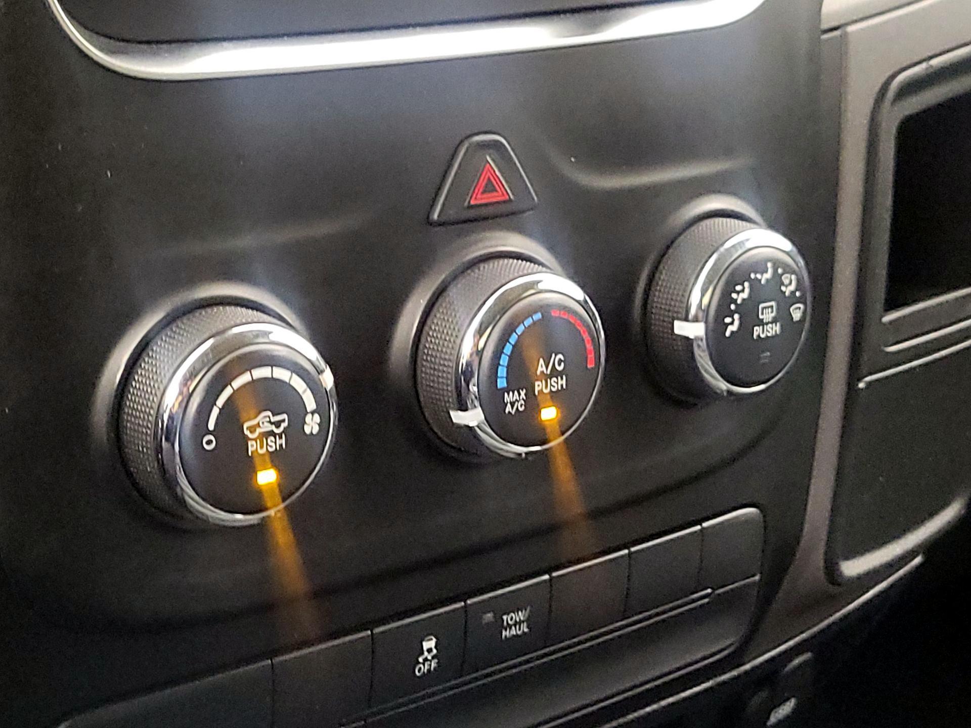 Thumbnail: 2020 RAM 1500 Classic - 16