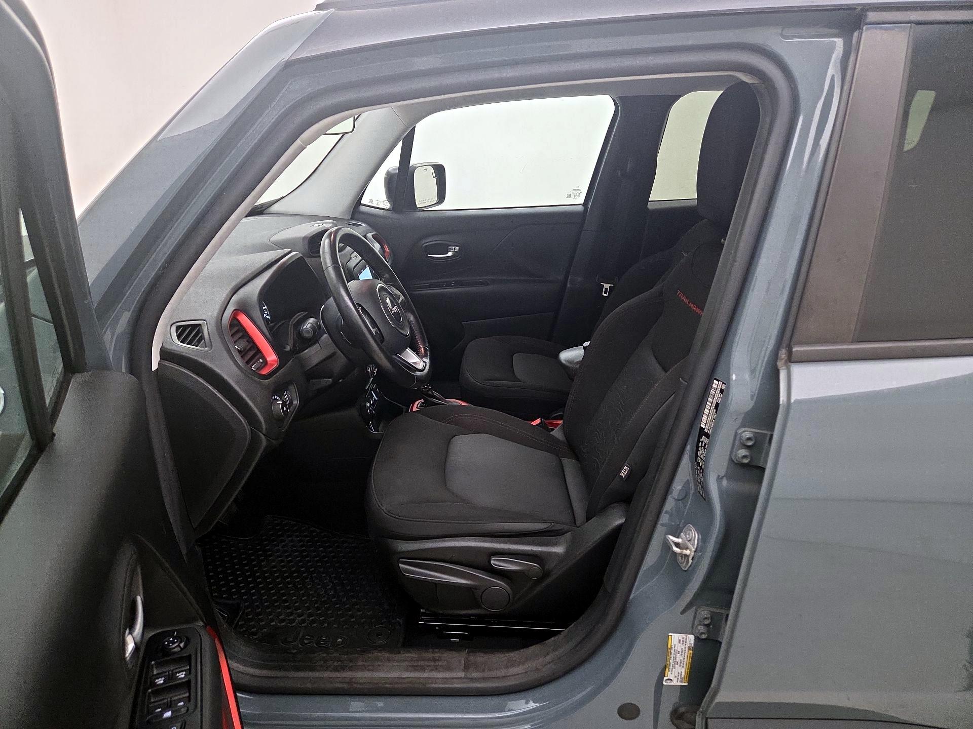 Thumbnail: 2016 Jeep Renegade - 11