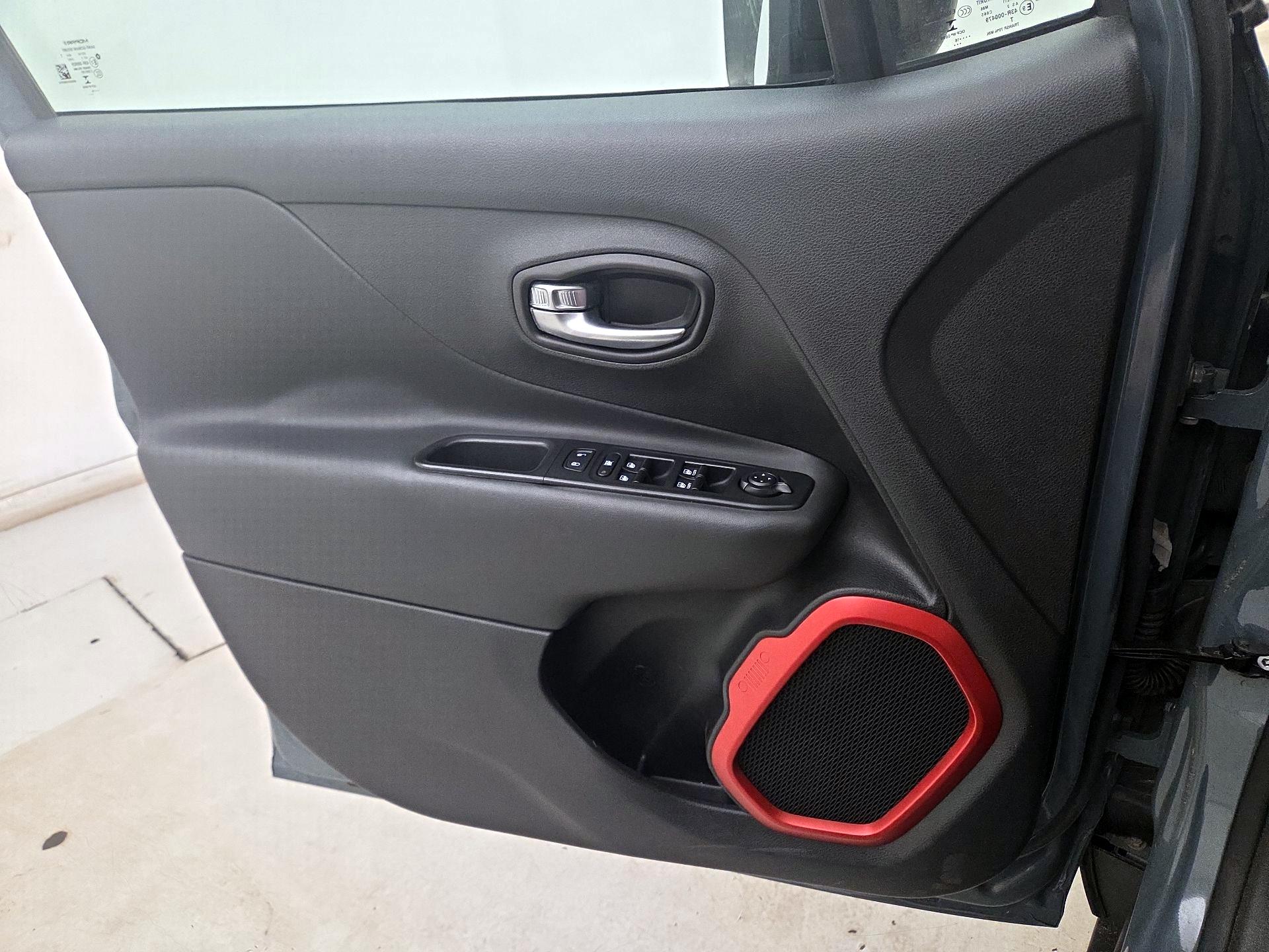 Thumbnail: 2016 Jeep Renegade - 12