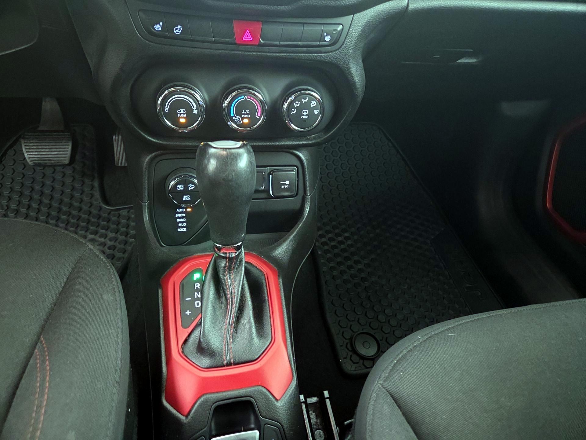 Thumbnail: 2016 Jeep Renegade - 18