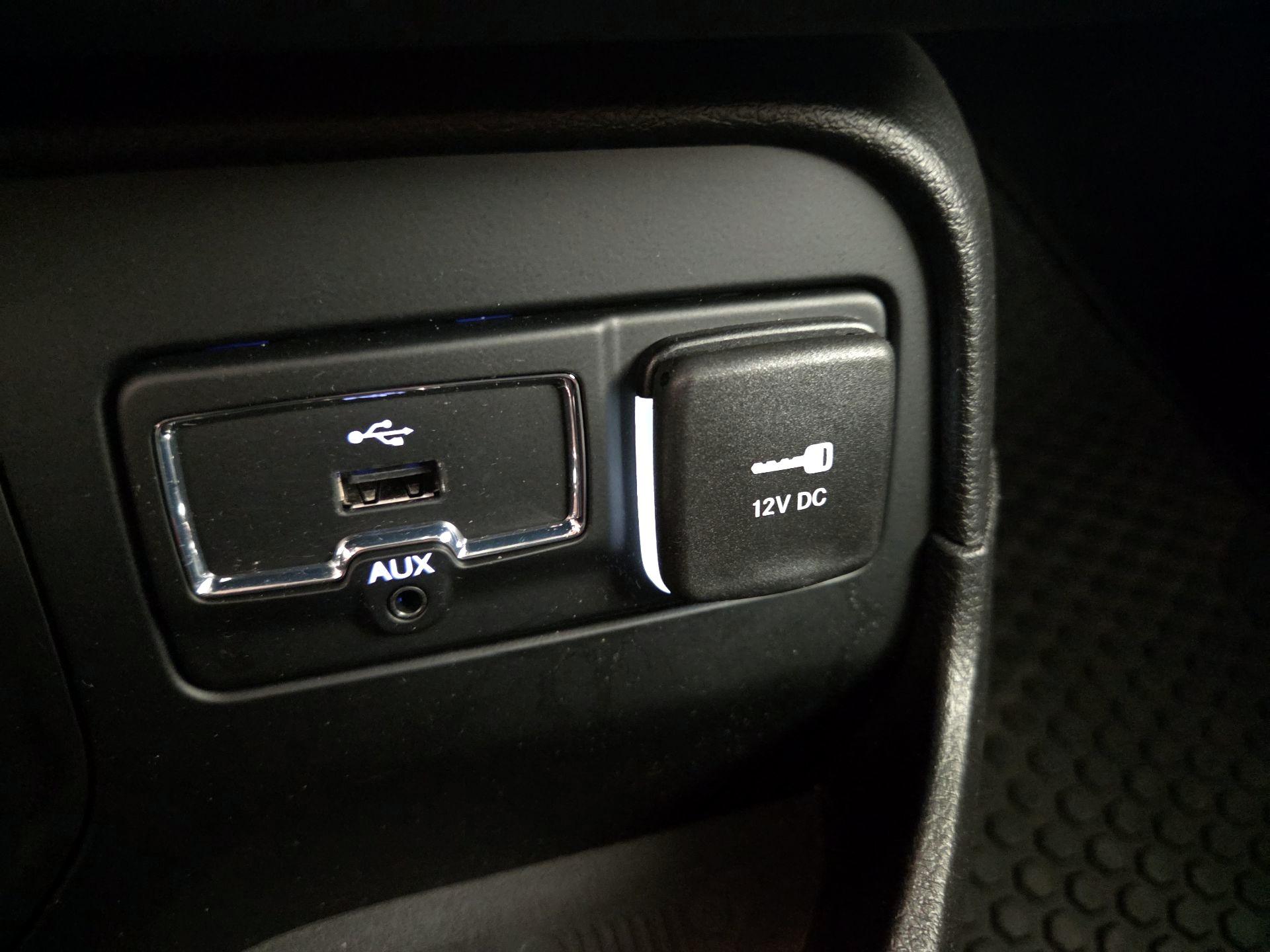 Thumbnail: 2016 Jeep Renegade - 19