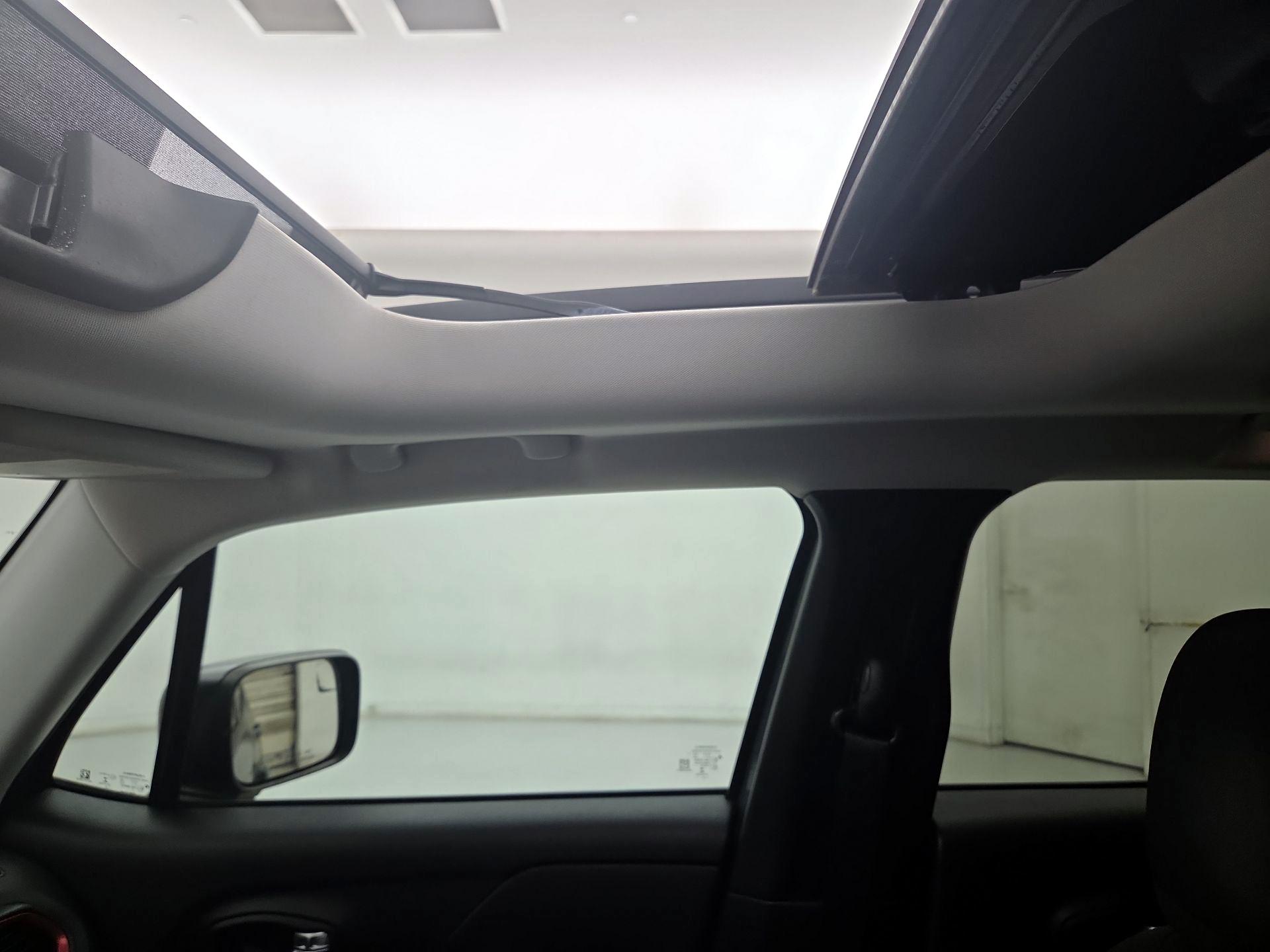 Thumbnail: 2016 Jeep Renegade - 20