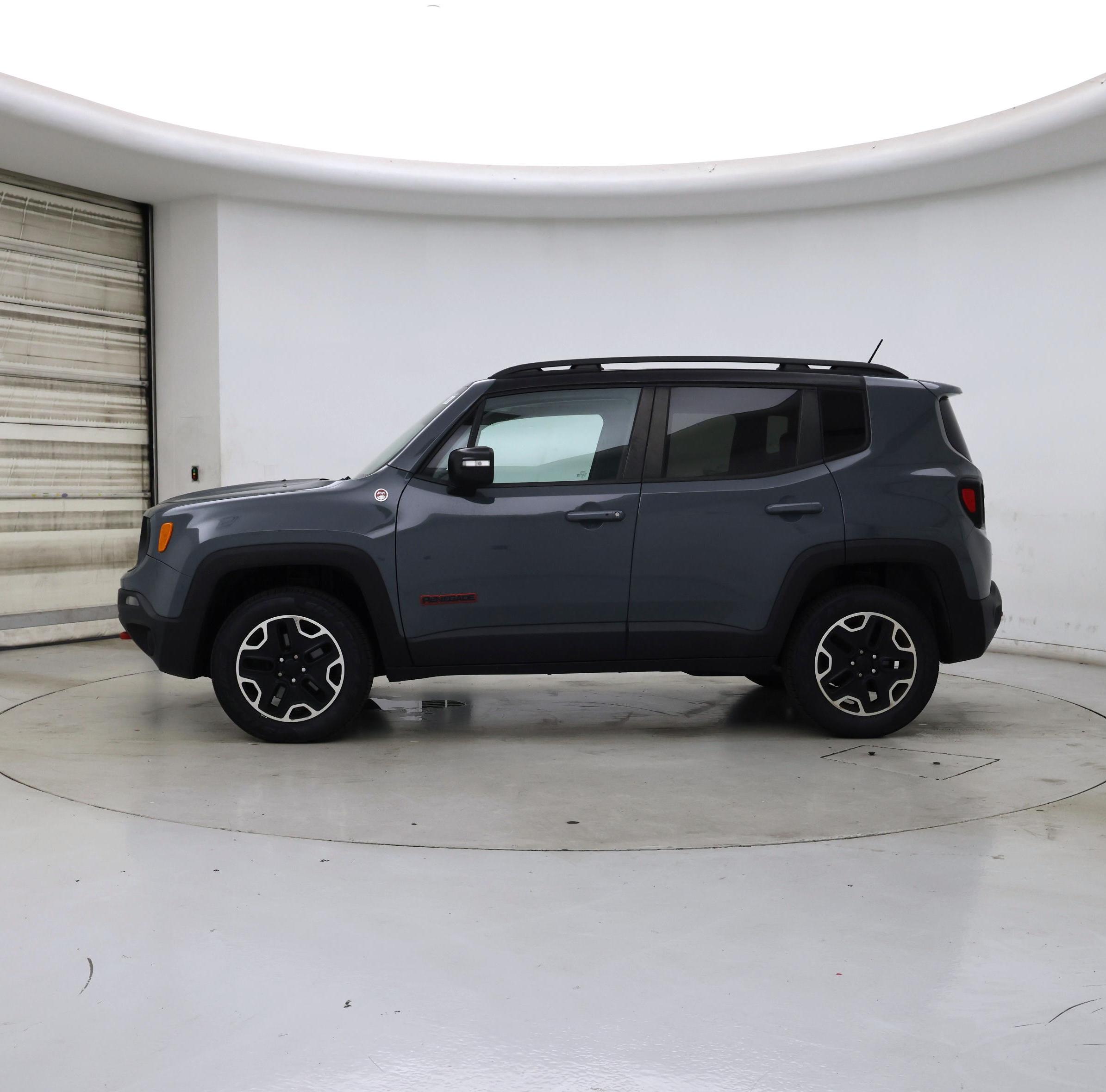 Thumbnail: 2016 Jeep Renegade - 3