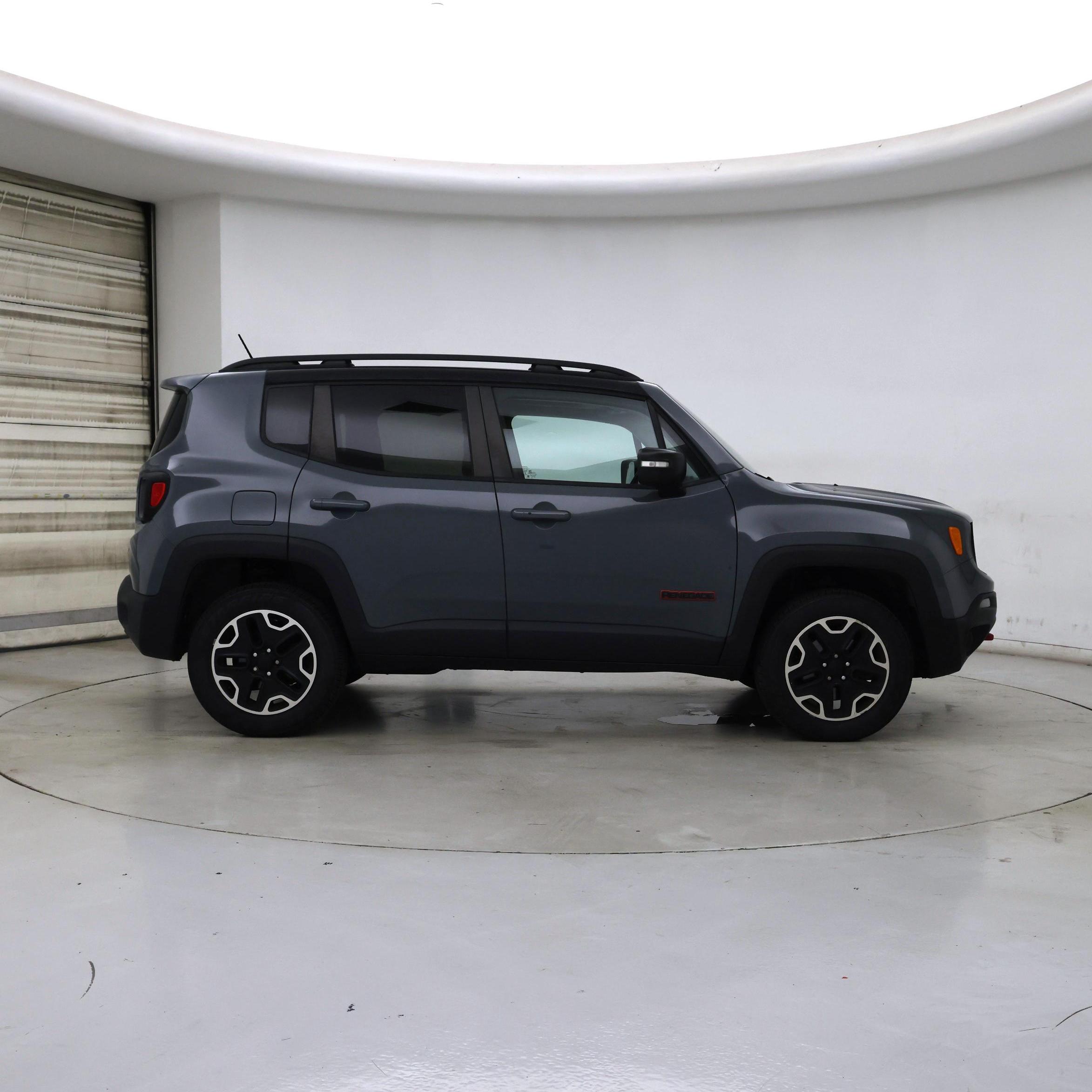 Thumbnail: 2016 Jeep Renegade - 7