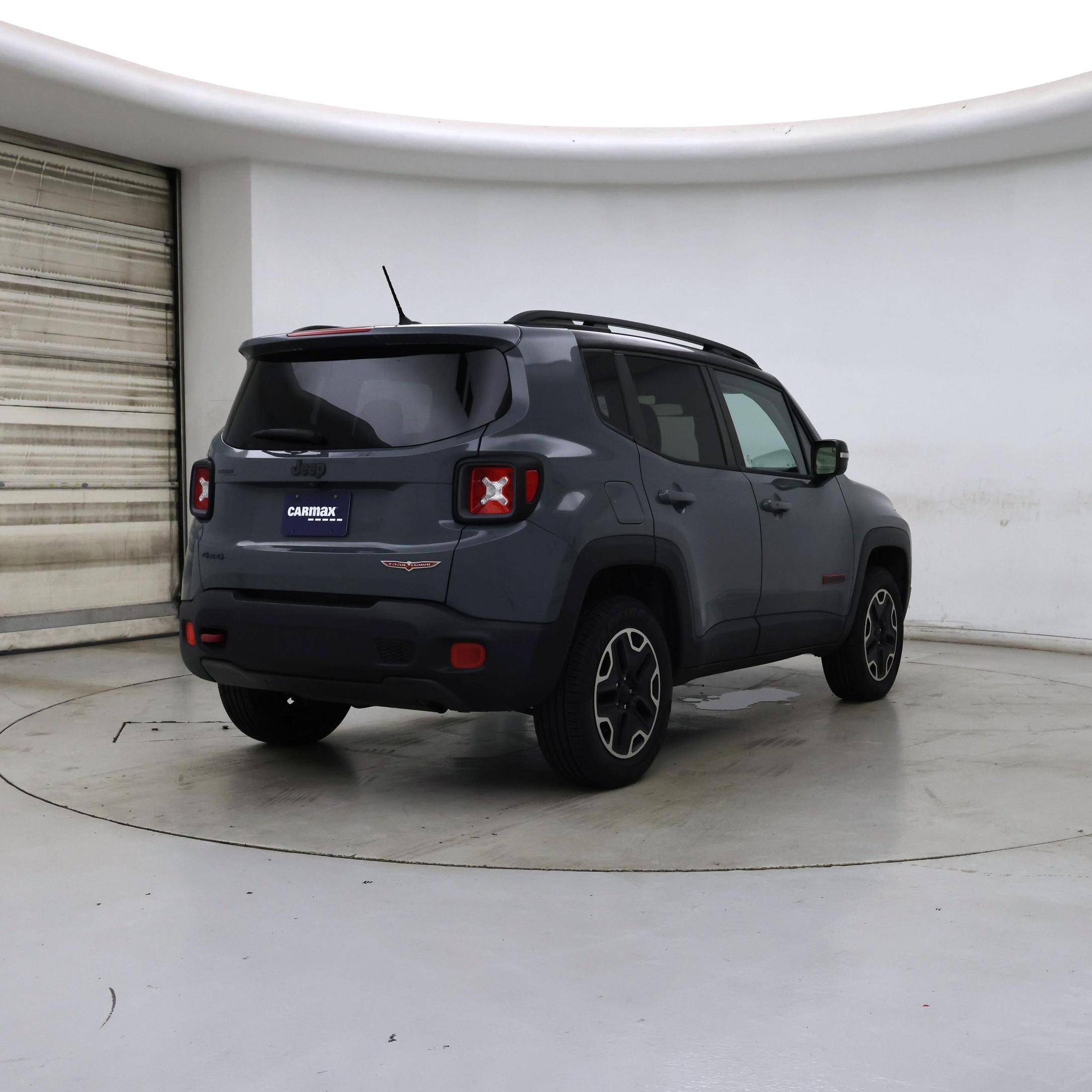 Thumbnail: 2016 Jeep Renegade - 8