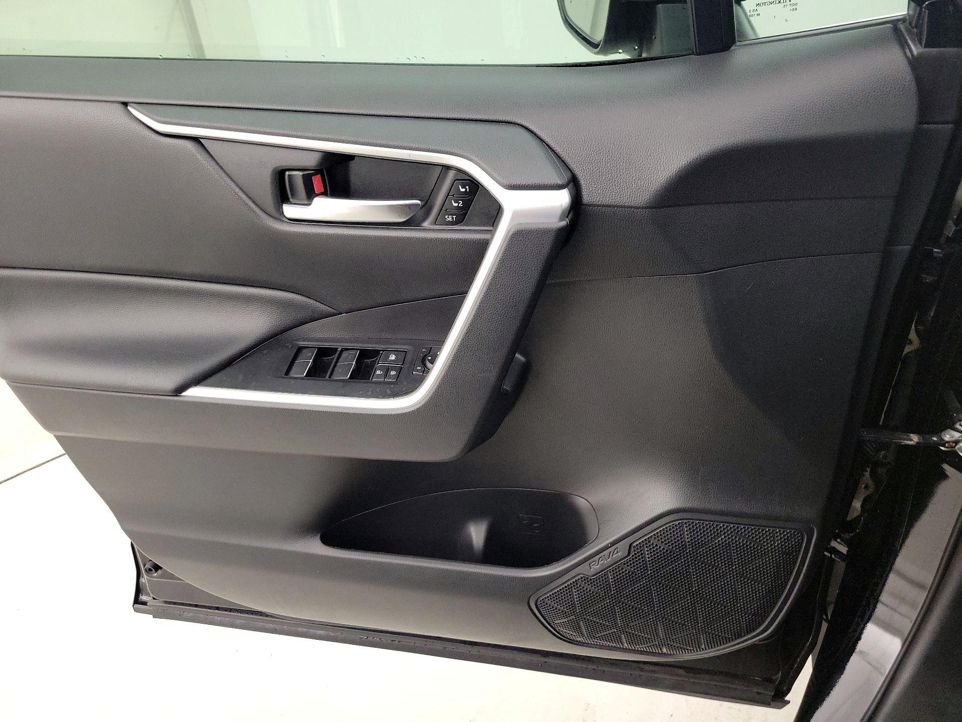 Thumbnail: 2021 Toyota RAV4 - 12
