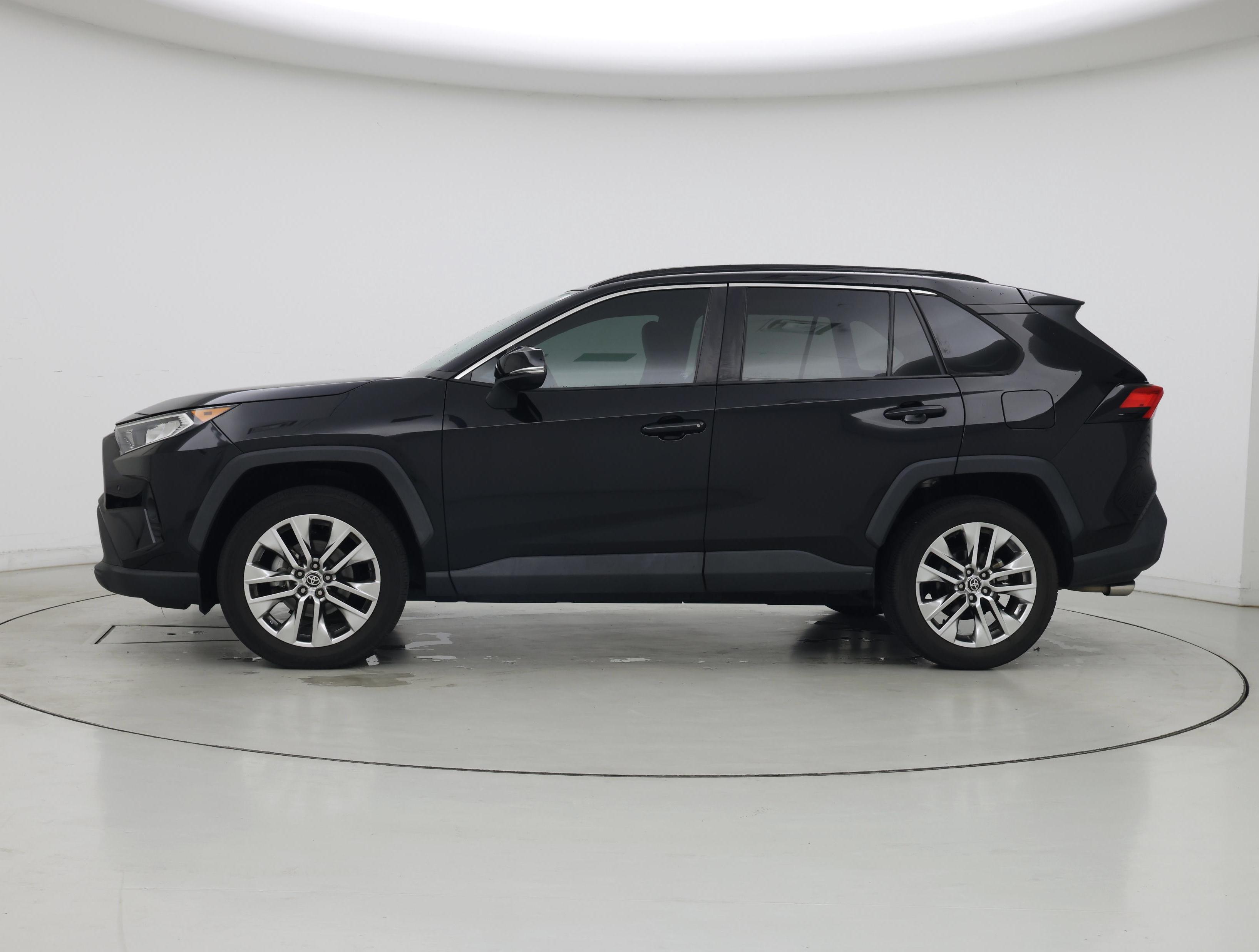 Thumbnail: 2021 Toyota RAV4 - 3