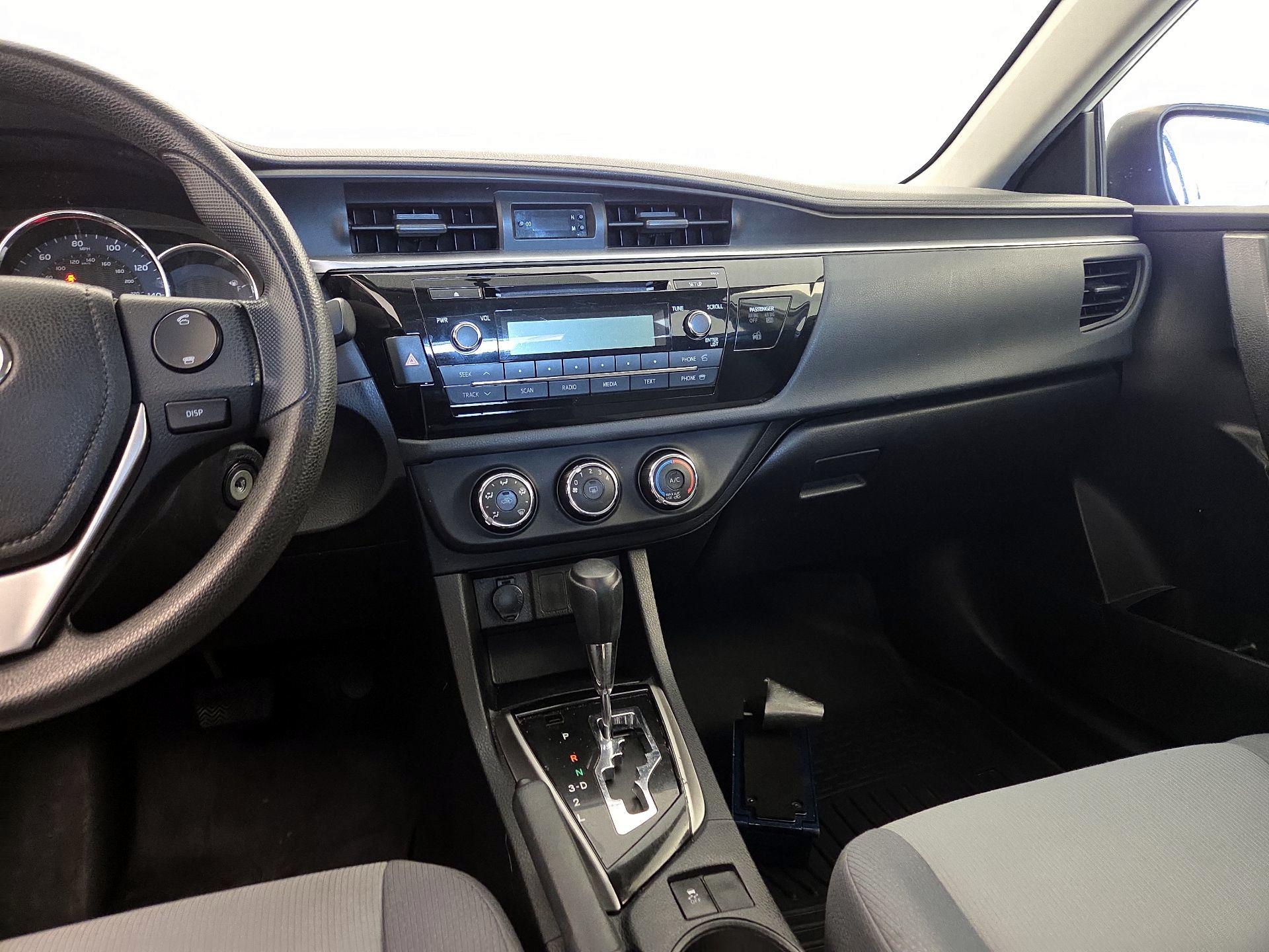 Thumbnail: 2015 Toyota Corolla - 9