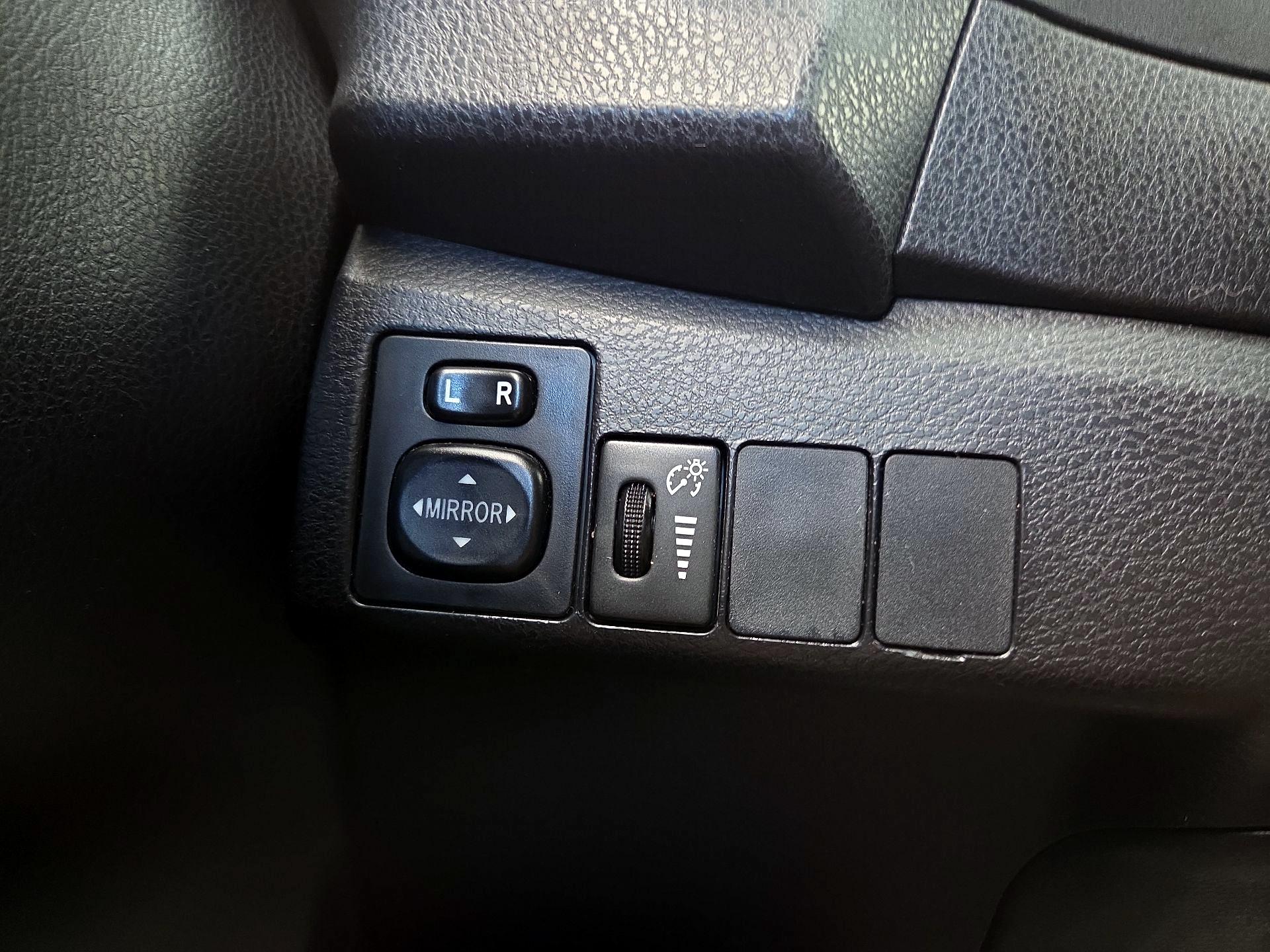 Thumbnail: 2015 Toyota Corolla - 13