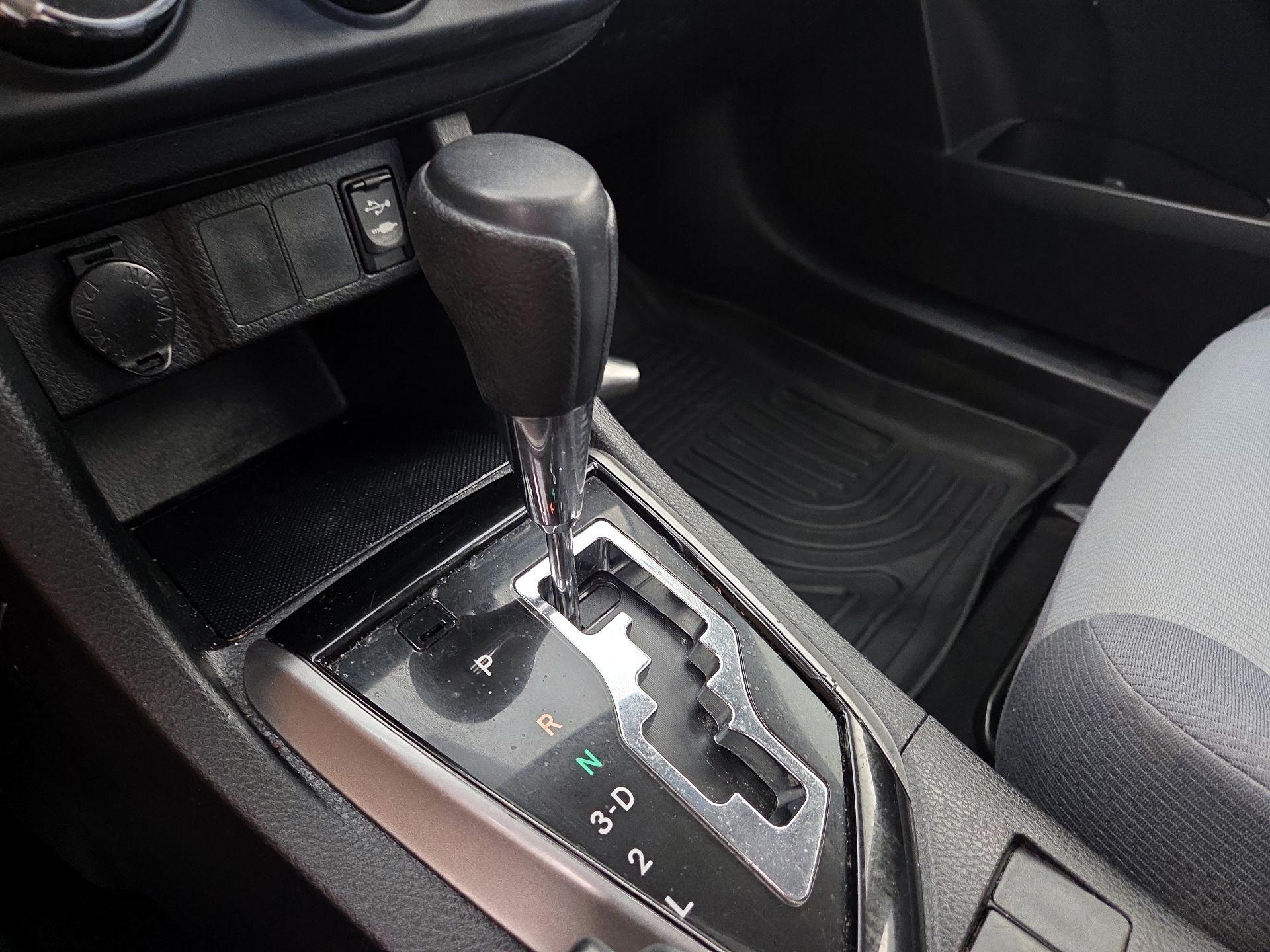 Thumbnail: 2015 Toyota Corolla - 16