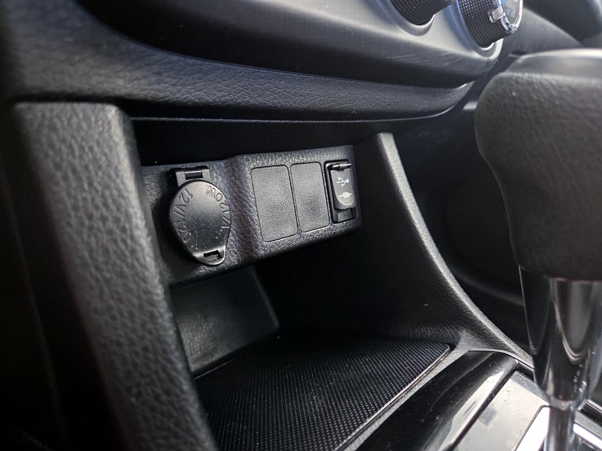 Thumbnail: 2015 Toyota Corolla - 17