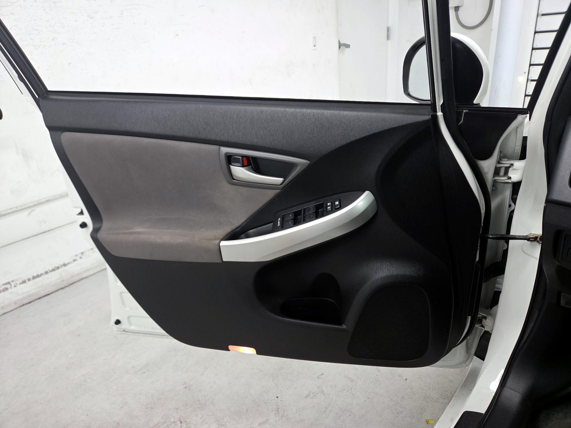 Thumbnail: 2014 Toyota Prius - 12