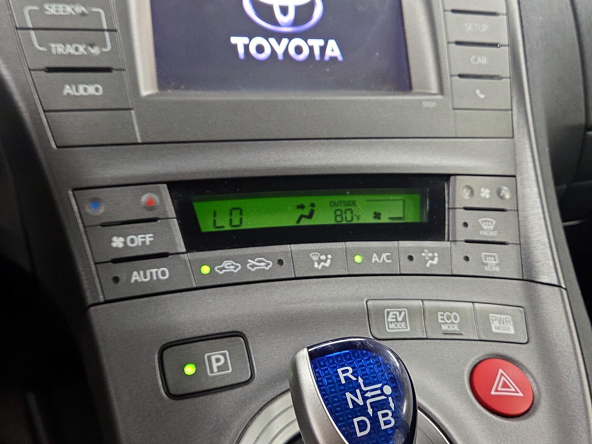 Thumbnail: 2014 Toyota Prius - 14