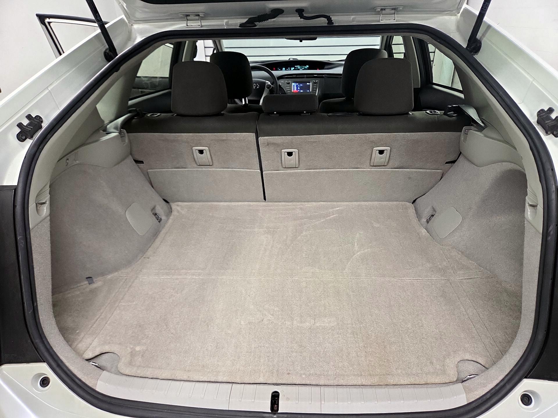 Thumbnail: 2014 Toyota Prius - 17