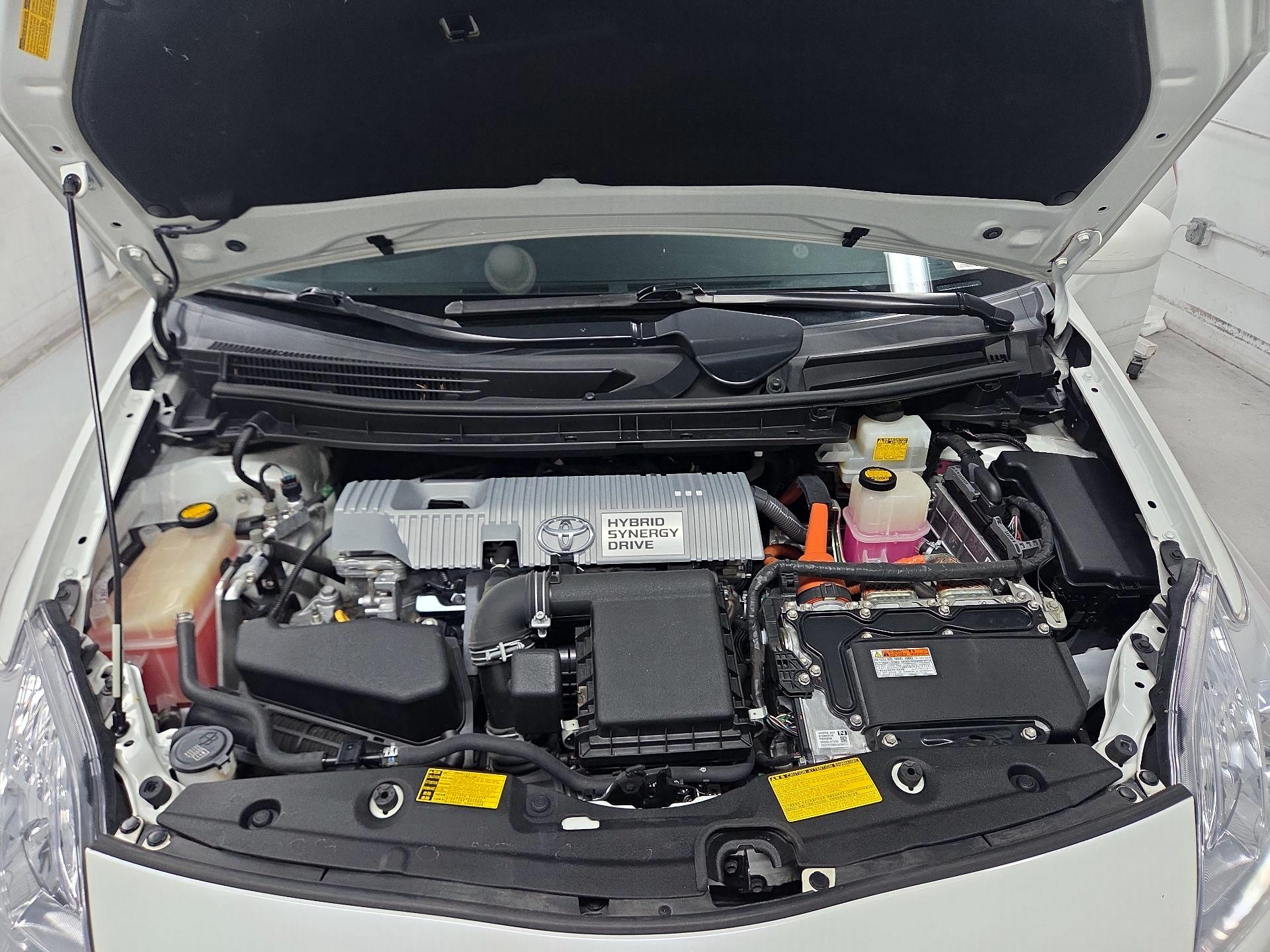 Thumbnail: 2014 Toyota Prius - 18