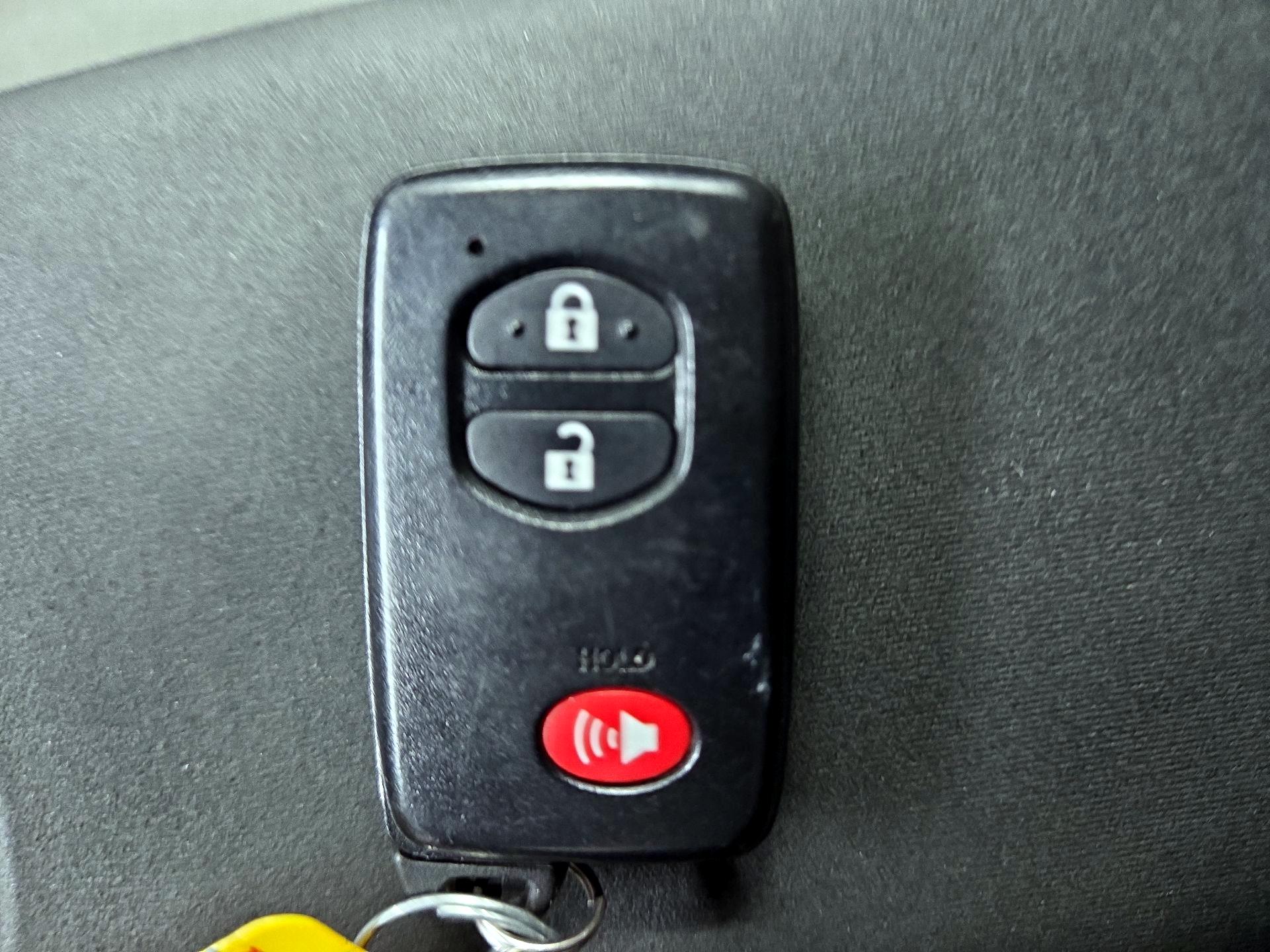 Thumbnail: 2014 Toyota Prius - 19