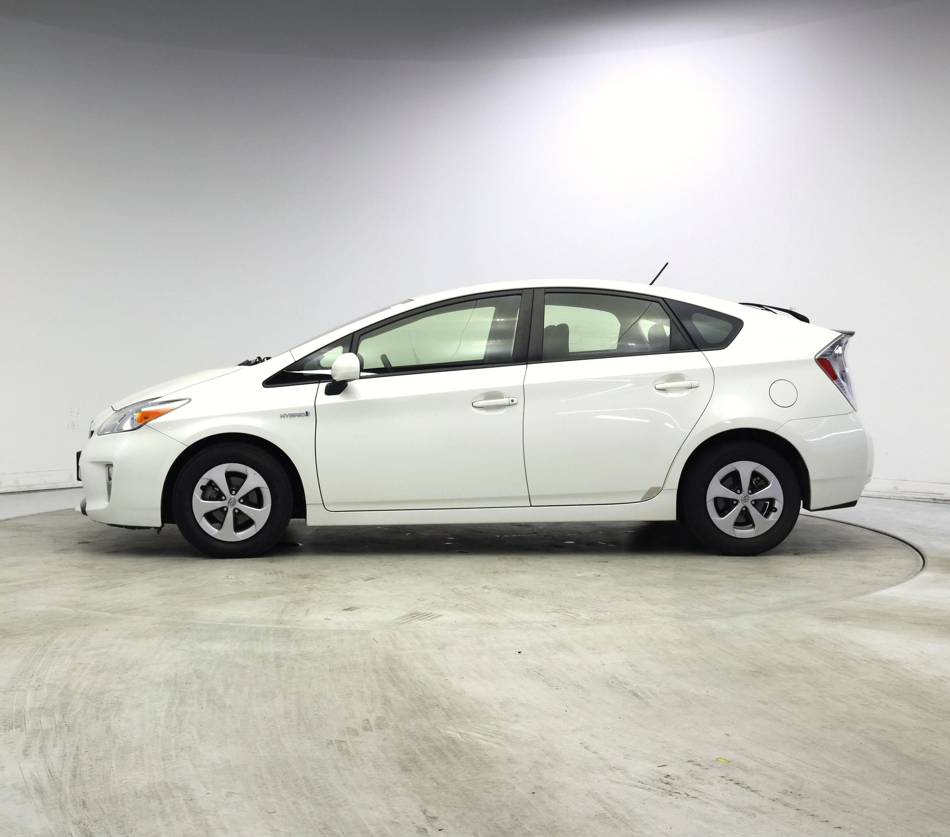 Thumbnail: 2014 Toyota Prius - 3
