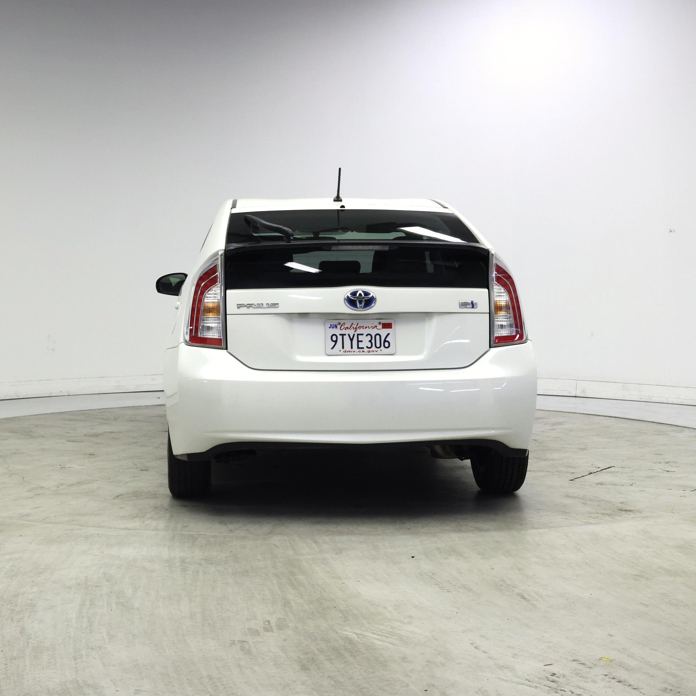 Thumbnail: 2014 Toyota Prius - 6