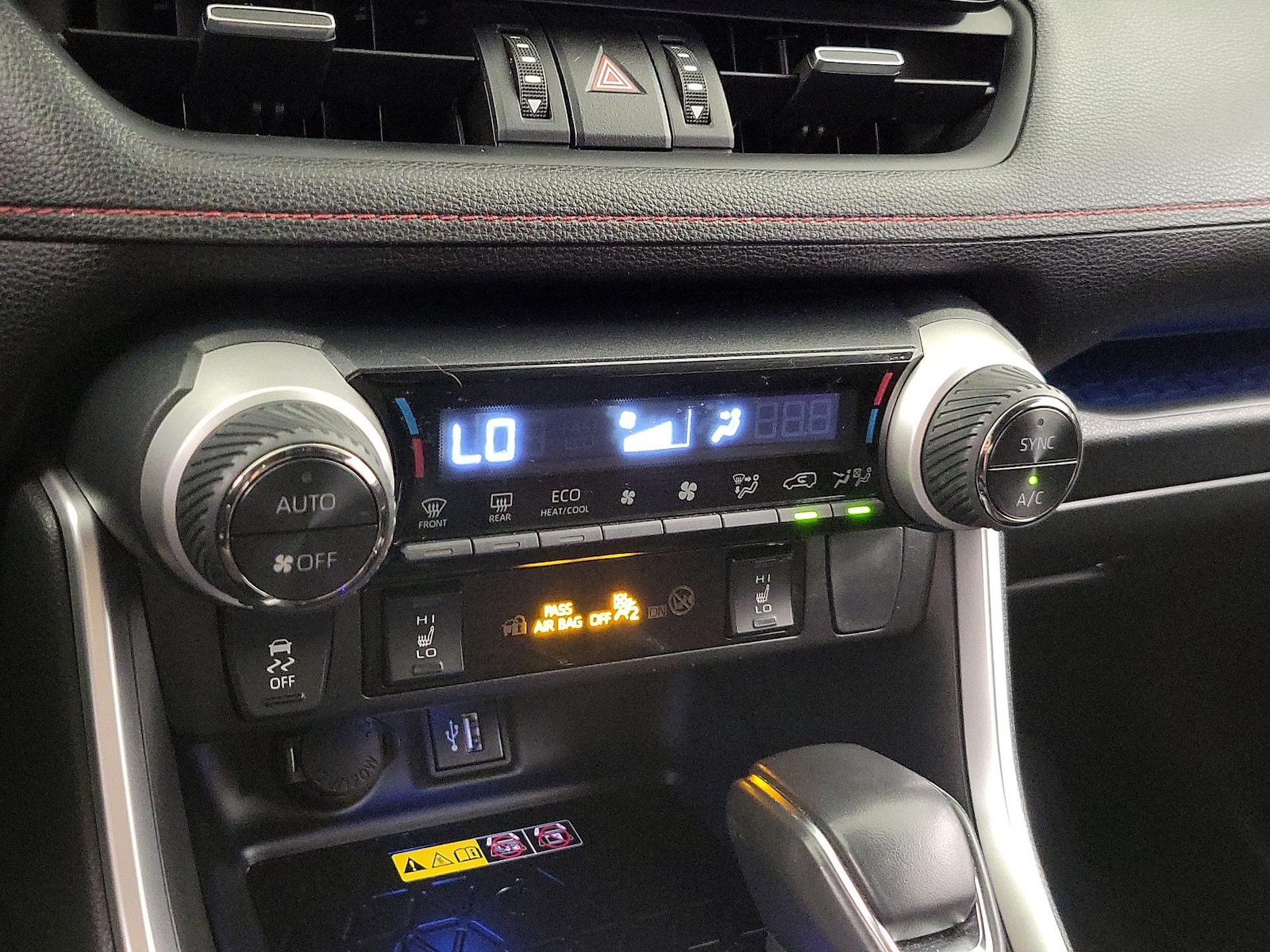 2024 Toyota RAV4 XSE - Photo 17