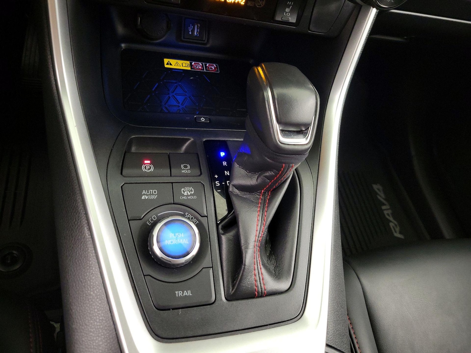 2024 Toyota RAV4 XSE - Photo 18