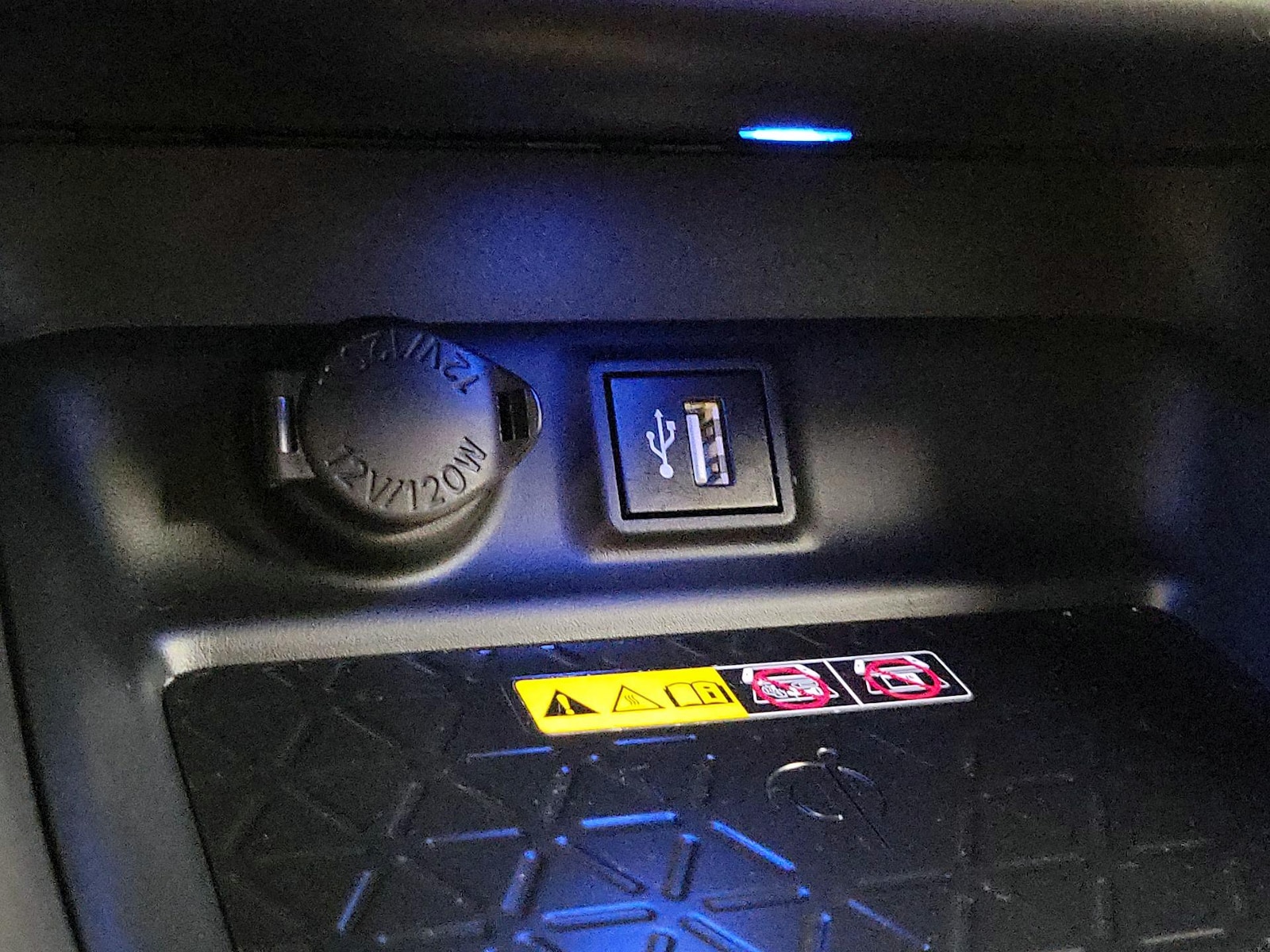 2024 Toyota RAV4 XSE - Photo 19