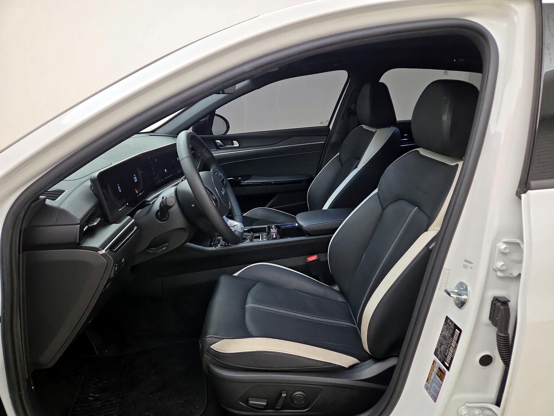 Thumbnail: 2025 Kia K5 - 11