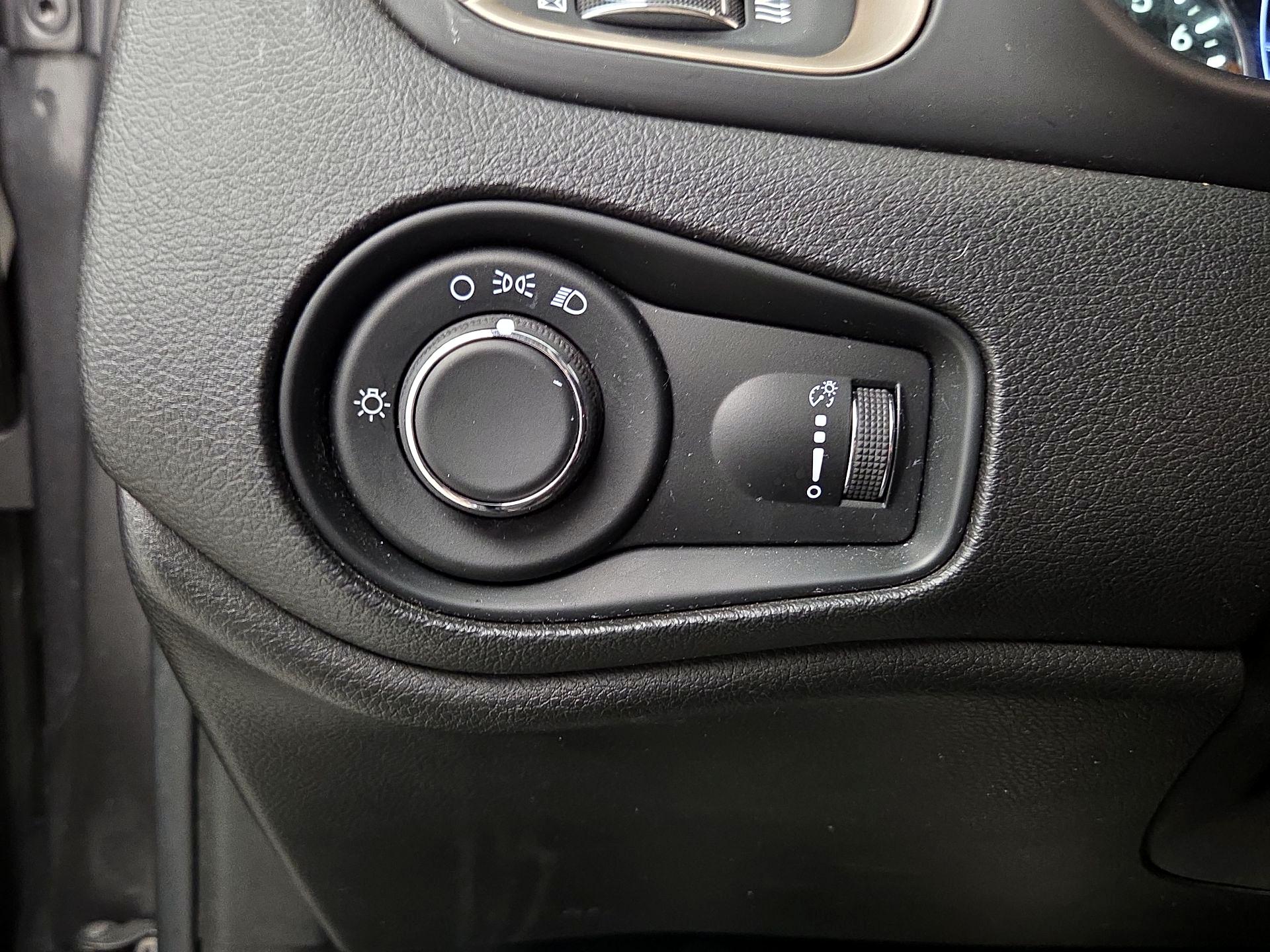 Thumbnail: 2017 Jeep Renegade - 13
