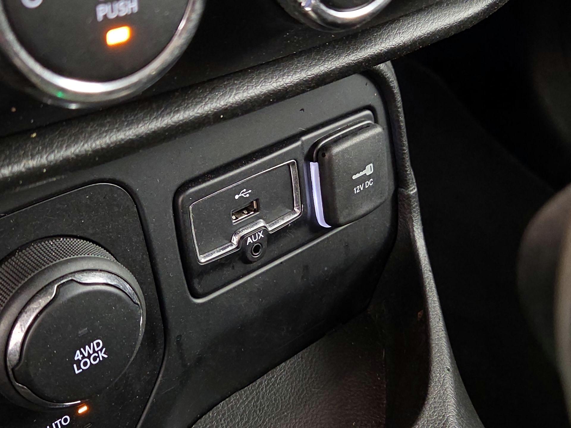 Thumbnail: 2017 Jeep Renegade - 18