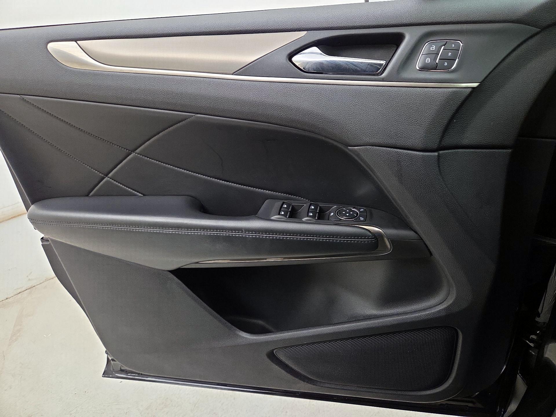 Thumbnail: 2015 Lincoln MKC - 12