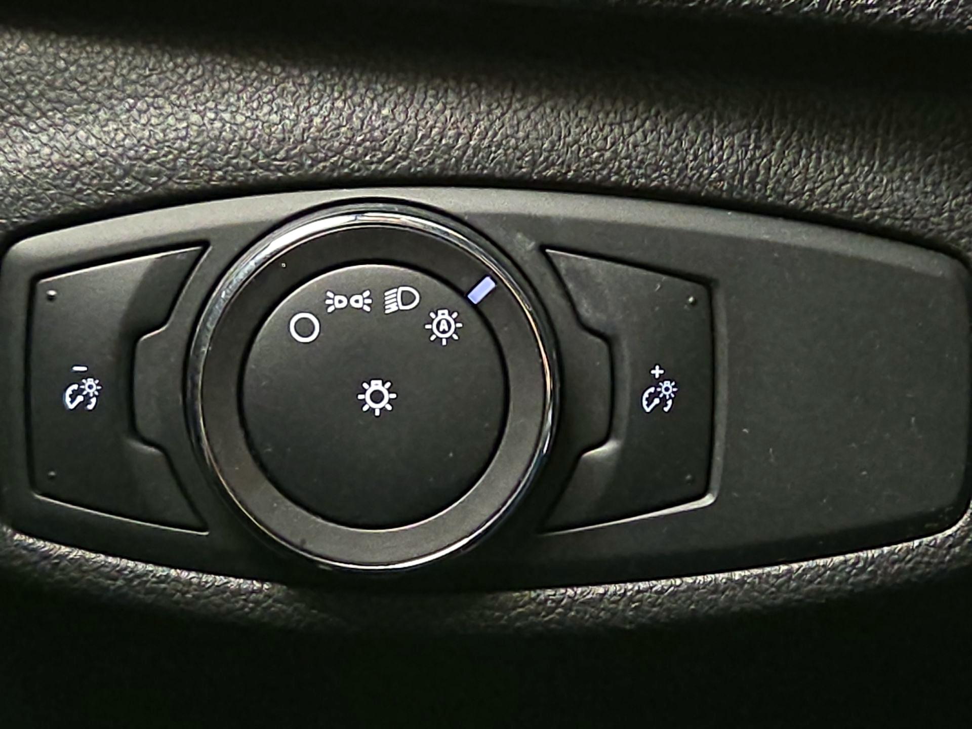 Thumbnail: 2015 Lincoln MKC - 13