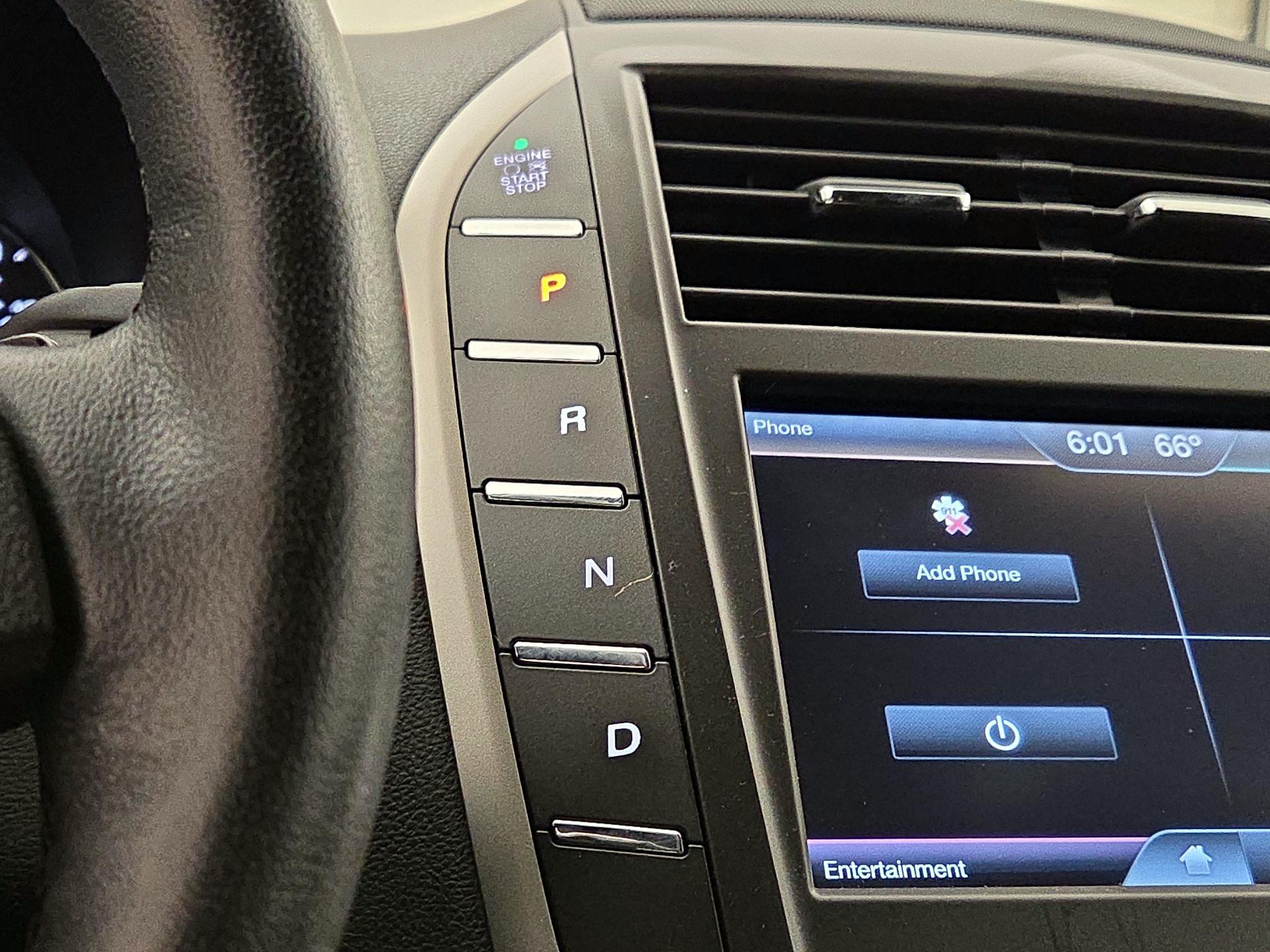 Thumbnail: 2015 Lincoln MKC - 17