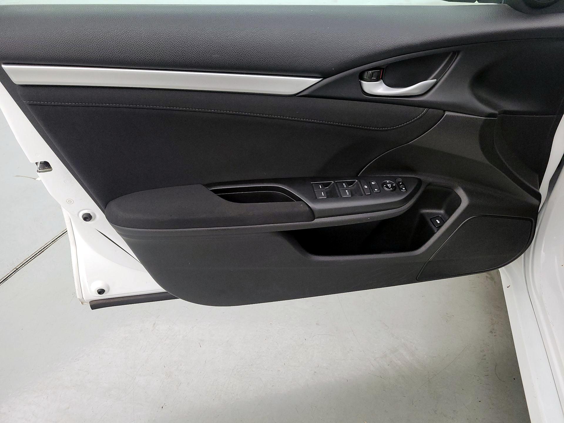 Thumbnail: 2016 Honda Civic - 12