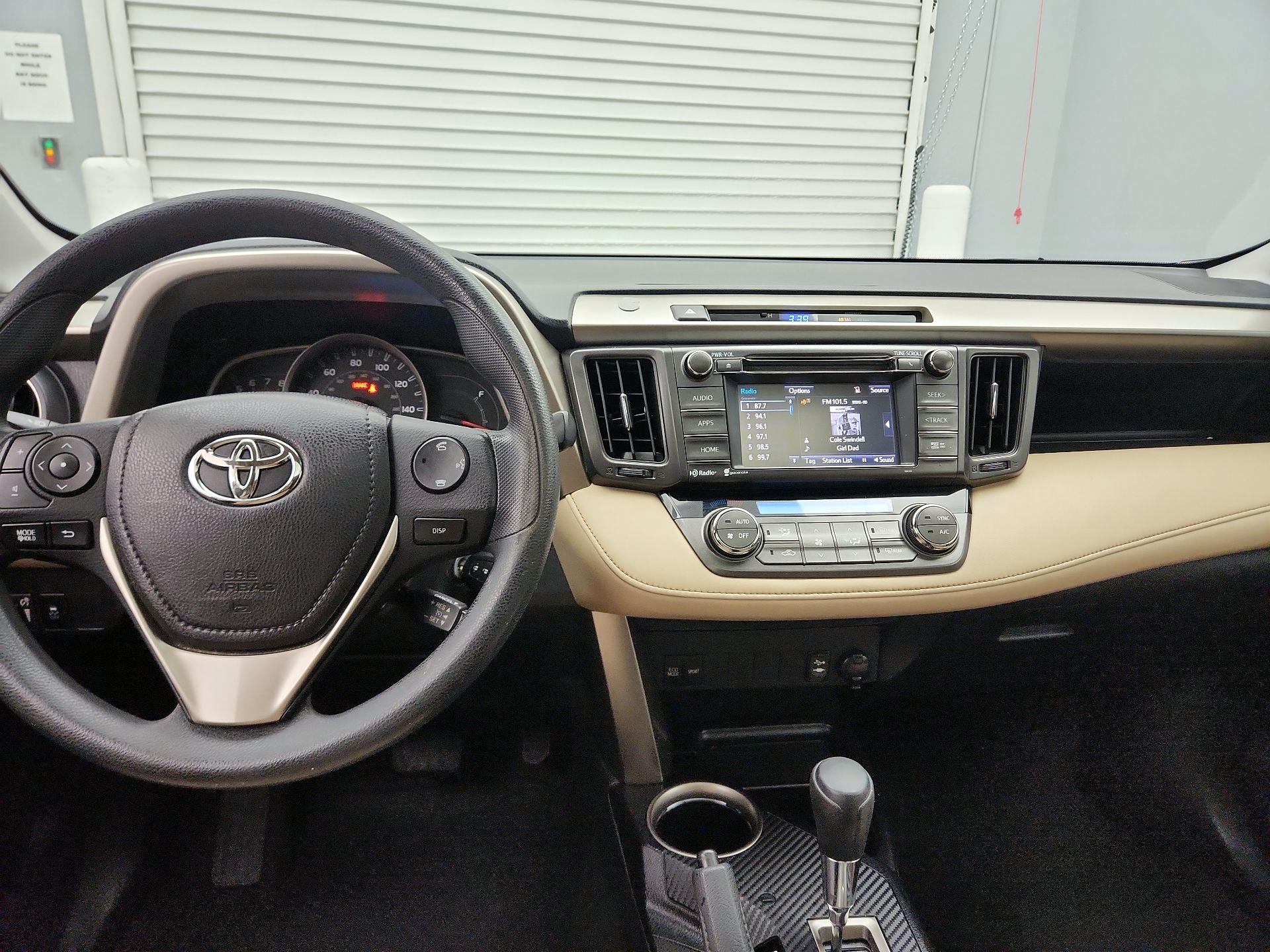 Thumbnail: 2015 Toyota RAV4 - 9