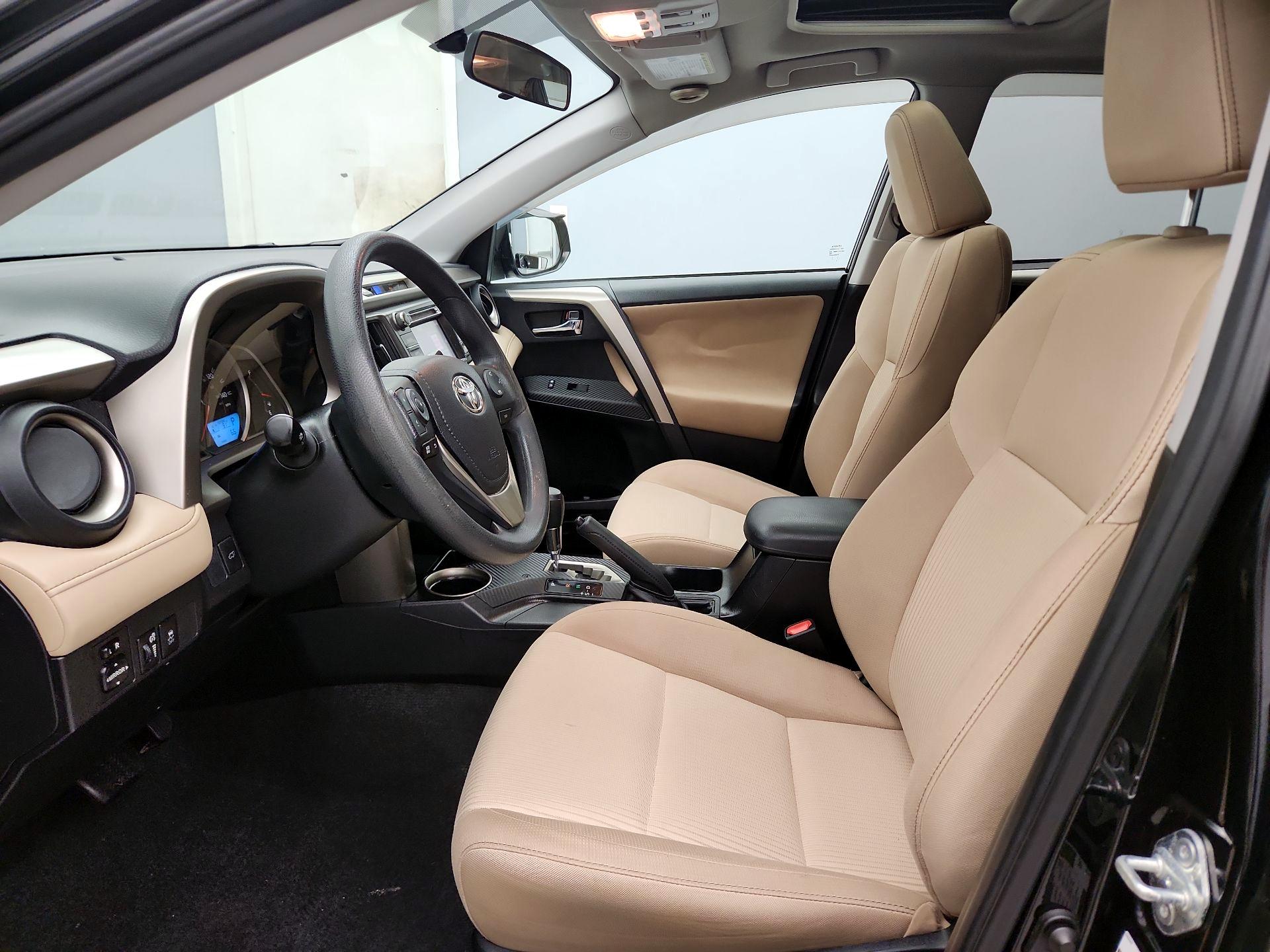 Thumbnail: 2015 Toyota RAV4 - 11