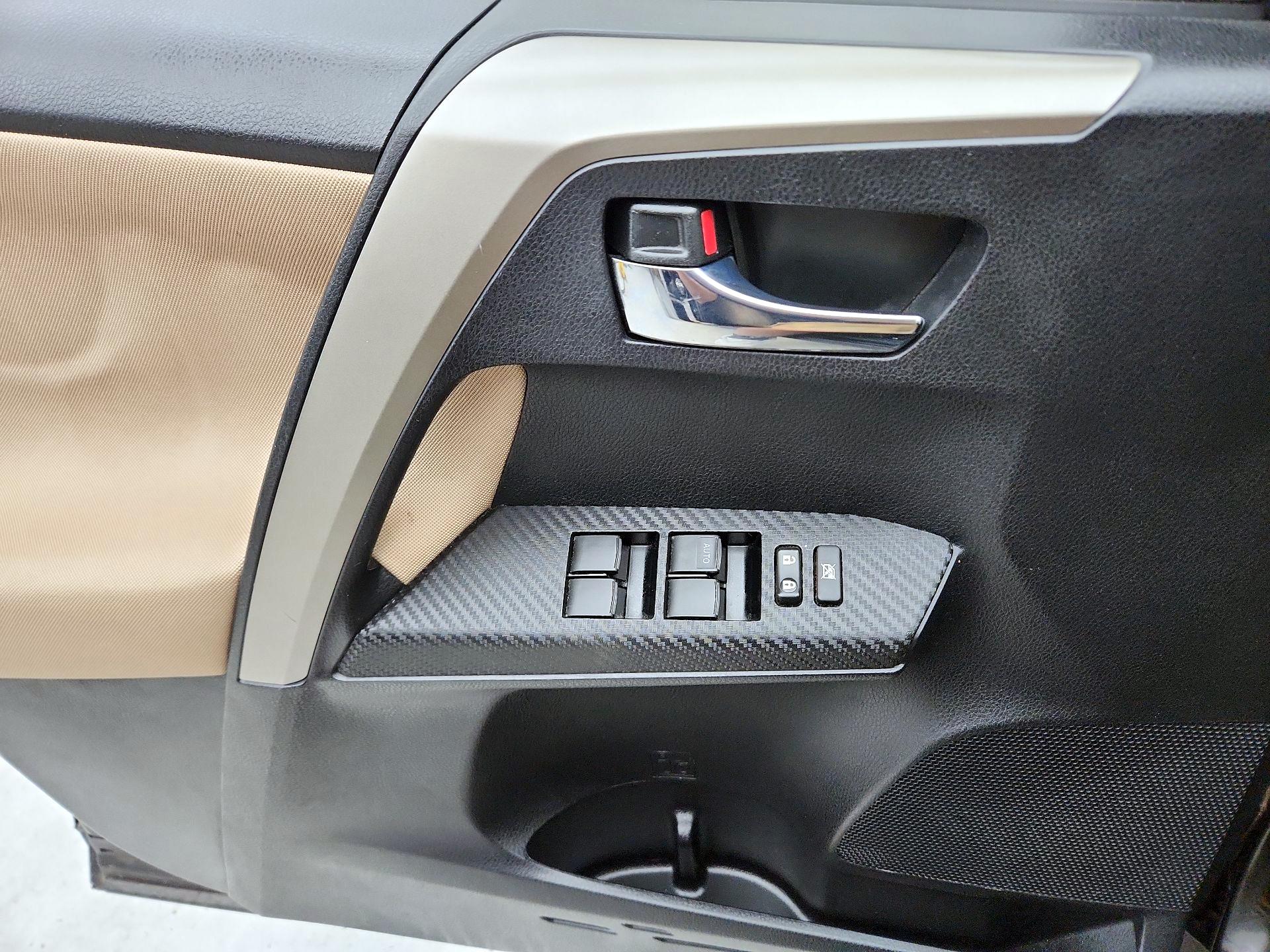 Thumbnail: 2015 Toyota RAV4 - 12
