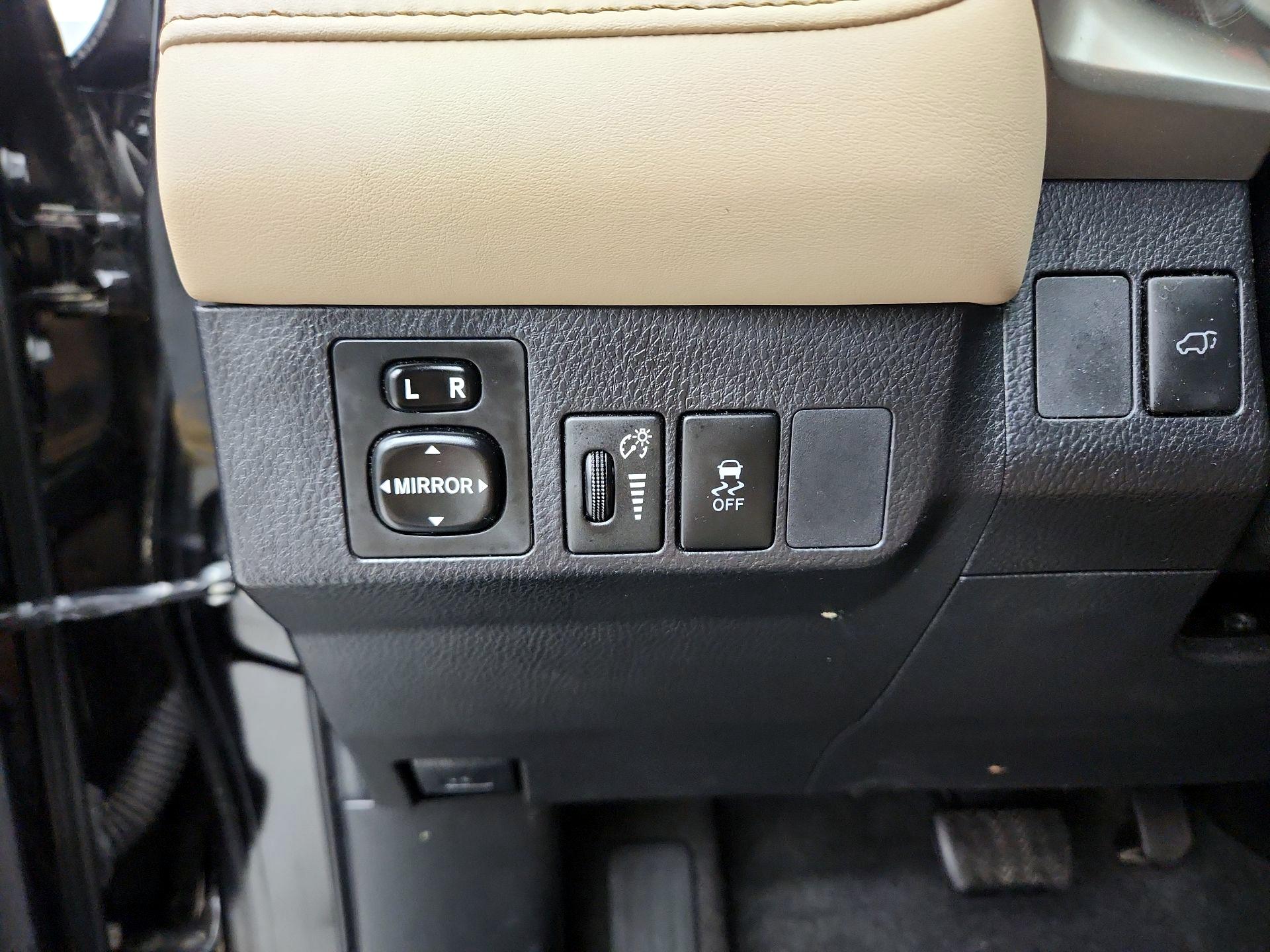 Thumbnail: 2015 Toyota RAV4 - 13