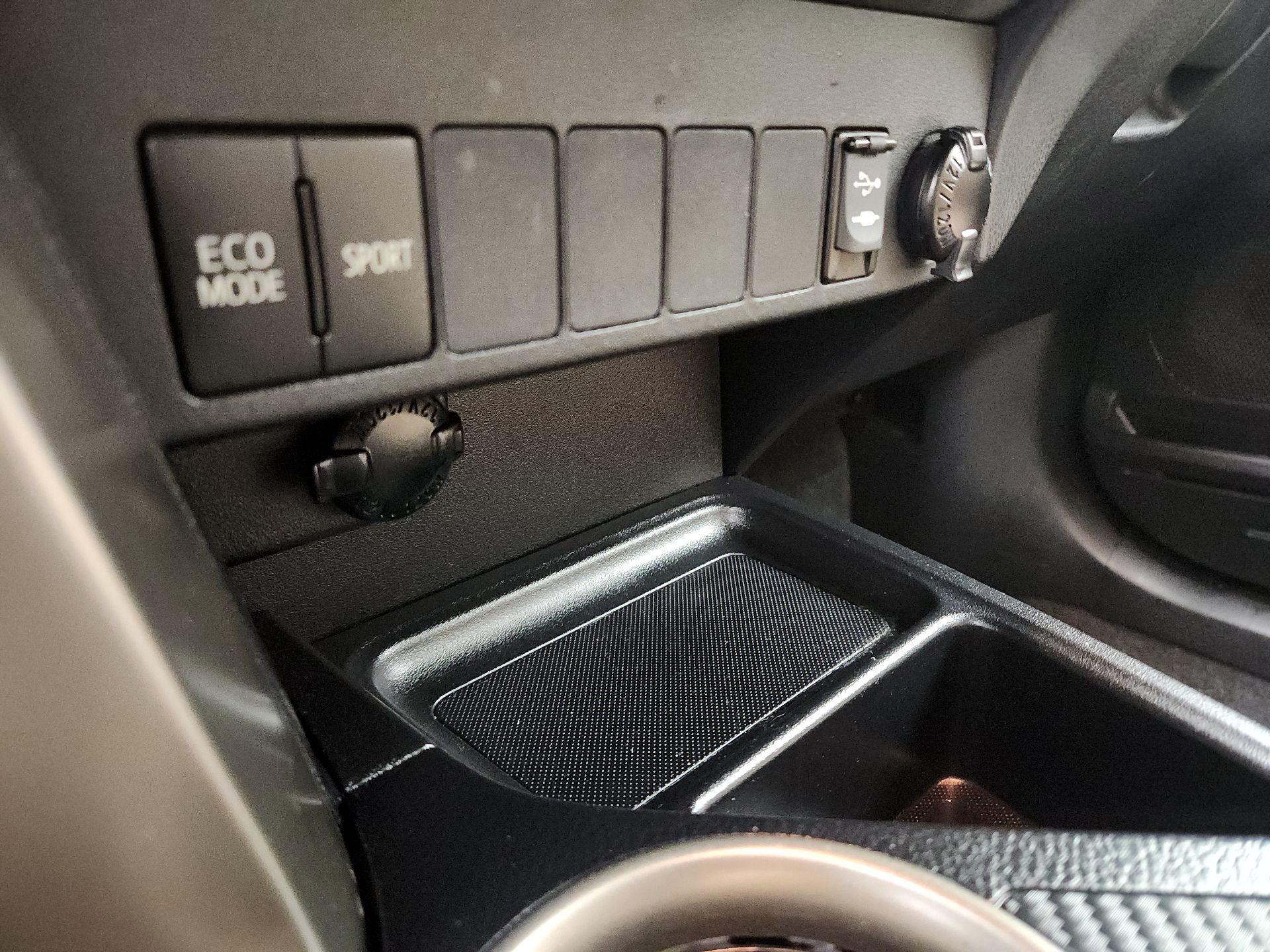 Thumbnail: 2015 Toyota RAV4 - 19